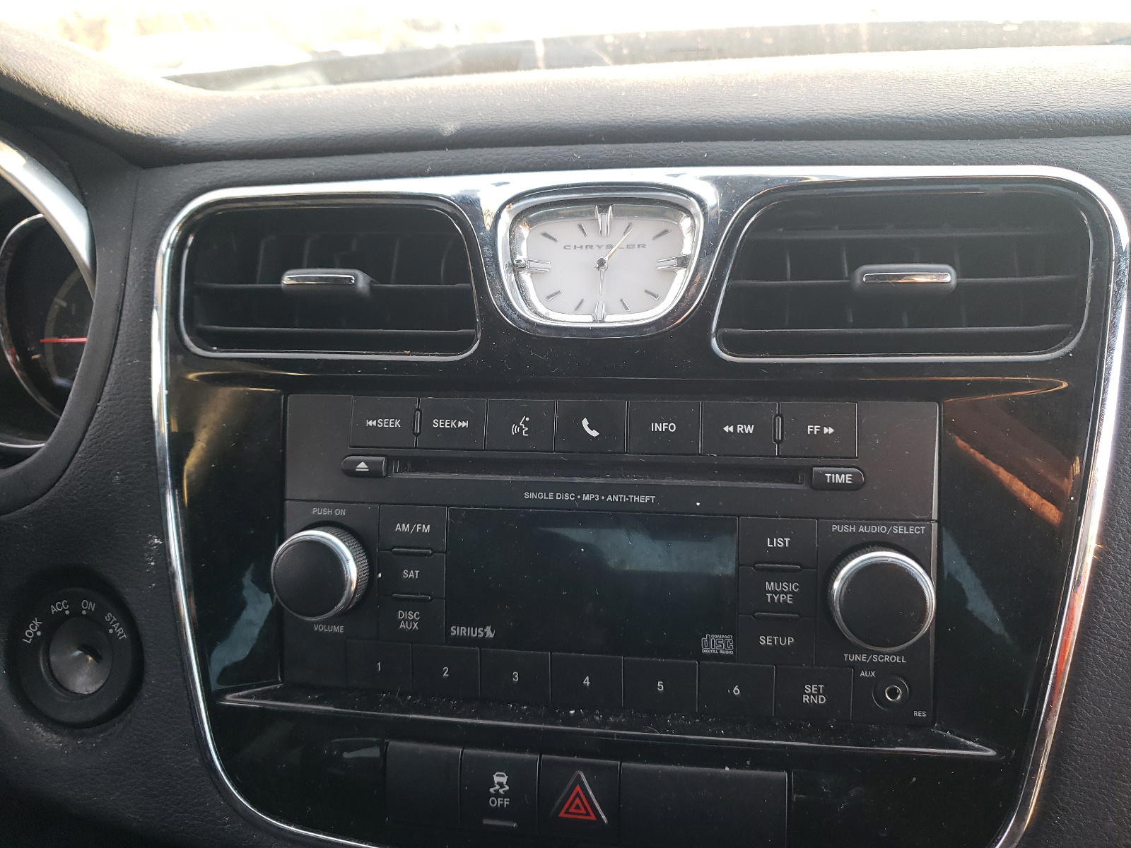 Photo 9 from auction – 2012 CHRYSLER 200 TOURIN with VIN 1C3CCBBB4CN205542