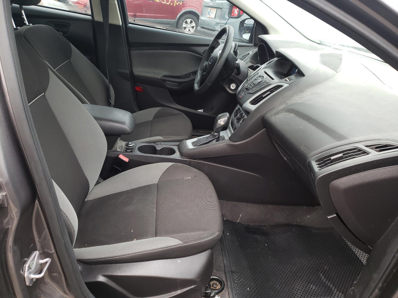 Photo 5 from auction – 2012 FORD FOCUS SE with VIN 1FAHP3F22CL187162