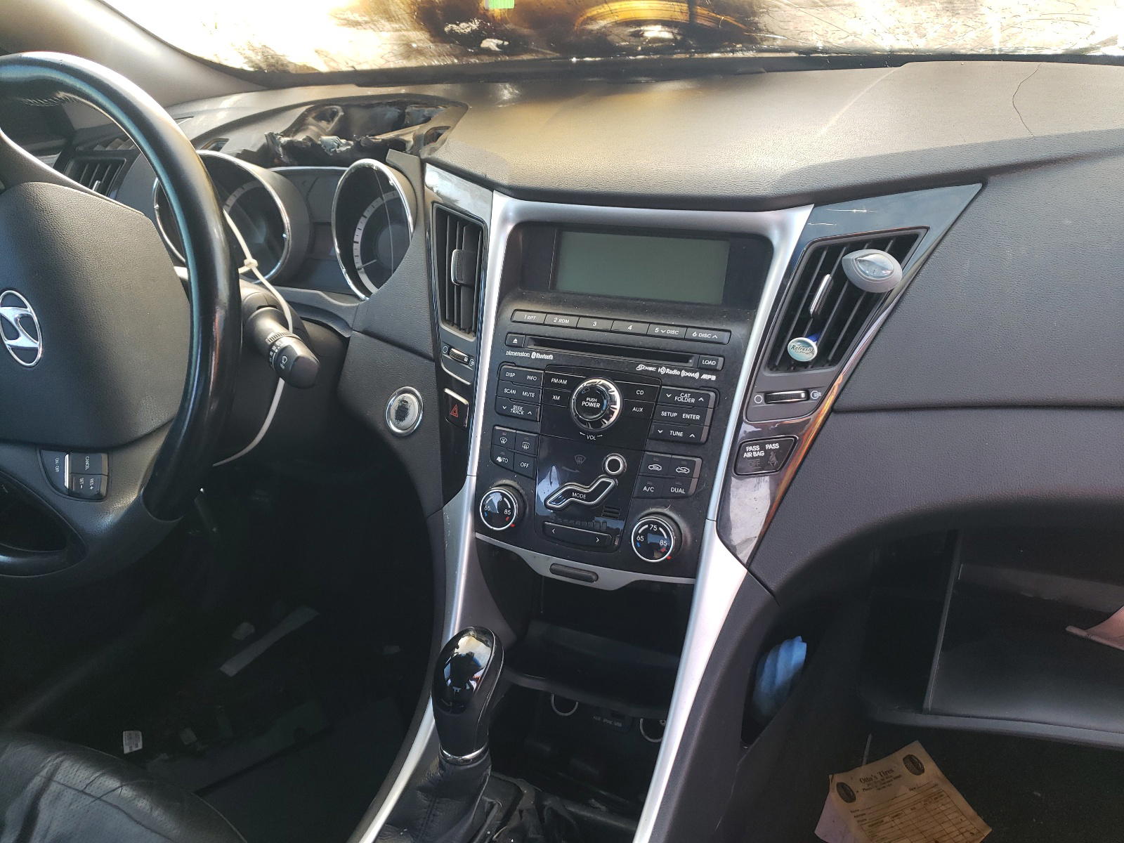 Photo 9 from auction – 2011 HYUNDAI SONATA SE with VIN 5NPEC4AC5BH009019