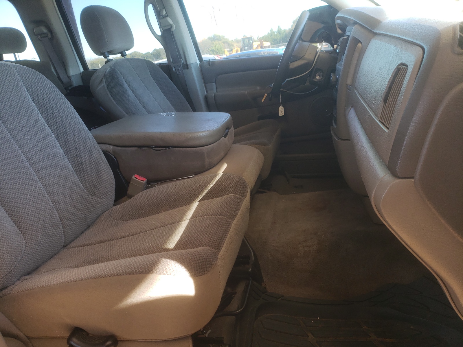 Photo 5 from auction – 2004 DODGE RAM 1500 S with VIN 1D7HA18N94S599759