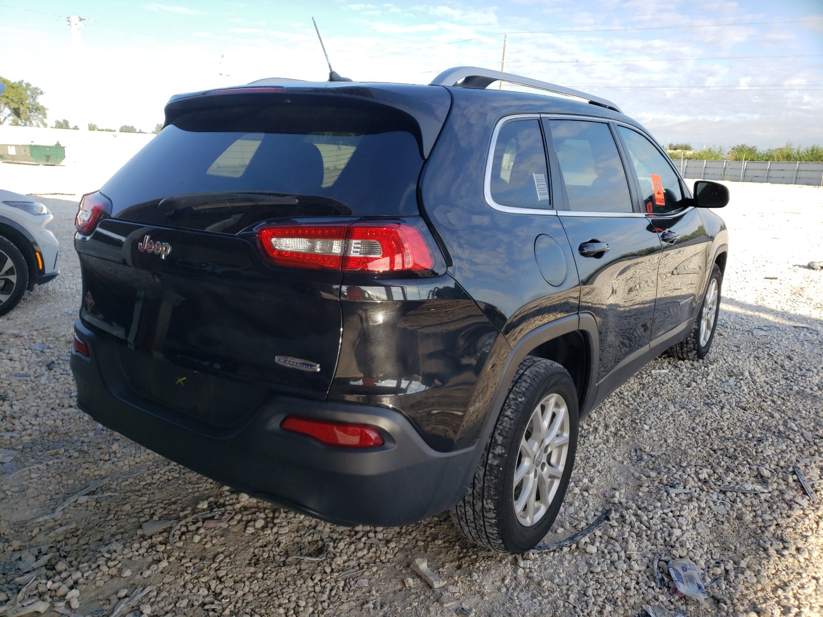 Photo 4 from auction – 2015 JEEP CHEROKEE L with VIN 1C4PJLCB7FW670404