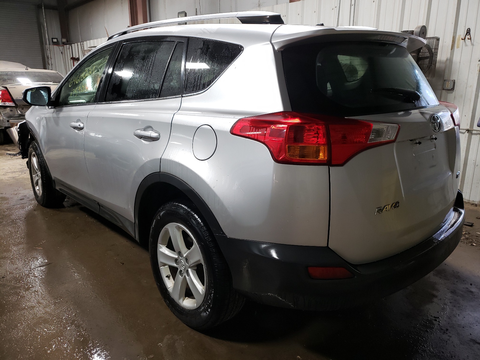 Photo 3 from auction – 2013 TOYOTA RAV4 XLE with VIN JTMWFREV4DD014497