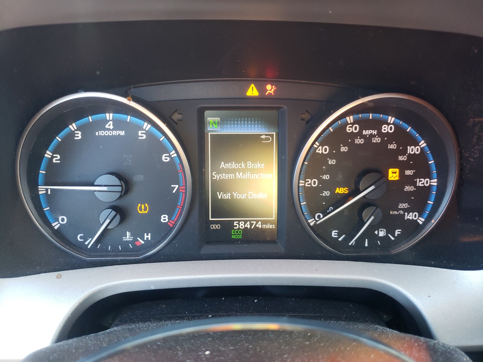 Photo 8 from auction – 2018 TOYOTA RAV4 LE with VIN 2T3BFREVXJW744248