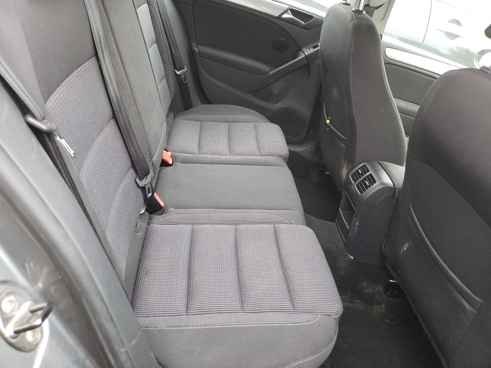 Photo 6 from auction – 2012 VOLKSWAGEN GOLF with VIN WVWDB7AJ1CW283893