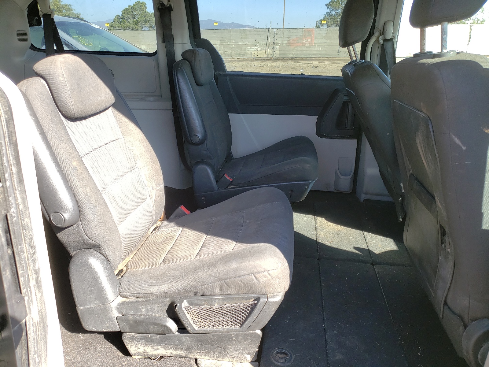 Photo 6 from auction – 2008 DODGE GRAND CARA with VIN 2D8HN44H38R727972