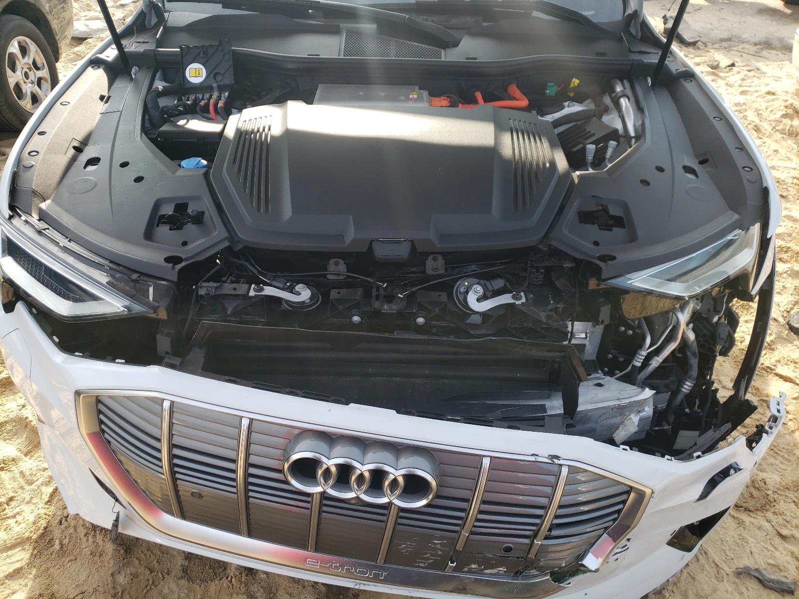 Photo 7 from auction – 2019 AUDI E-TRON PRE with VIN WA1LAAGE4KB009514