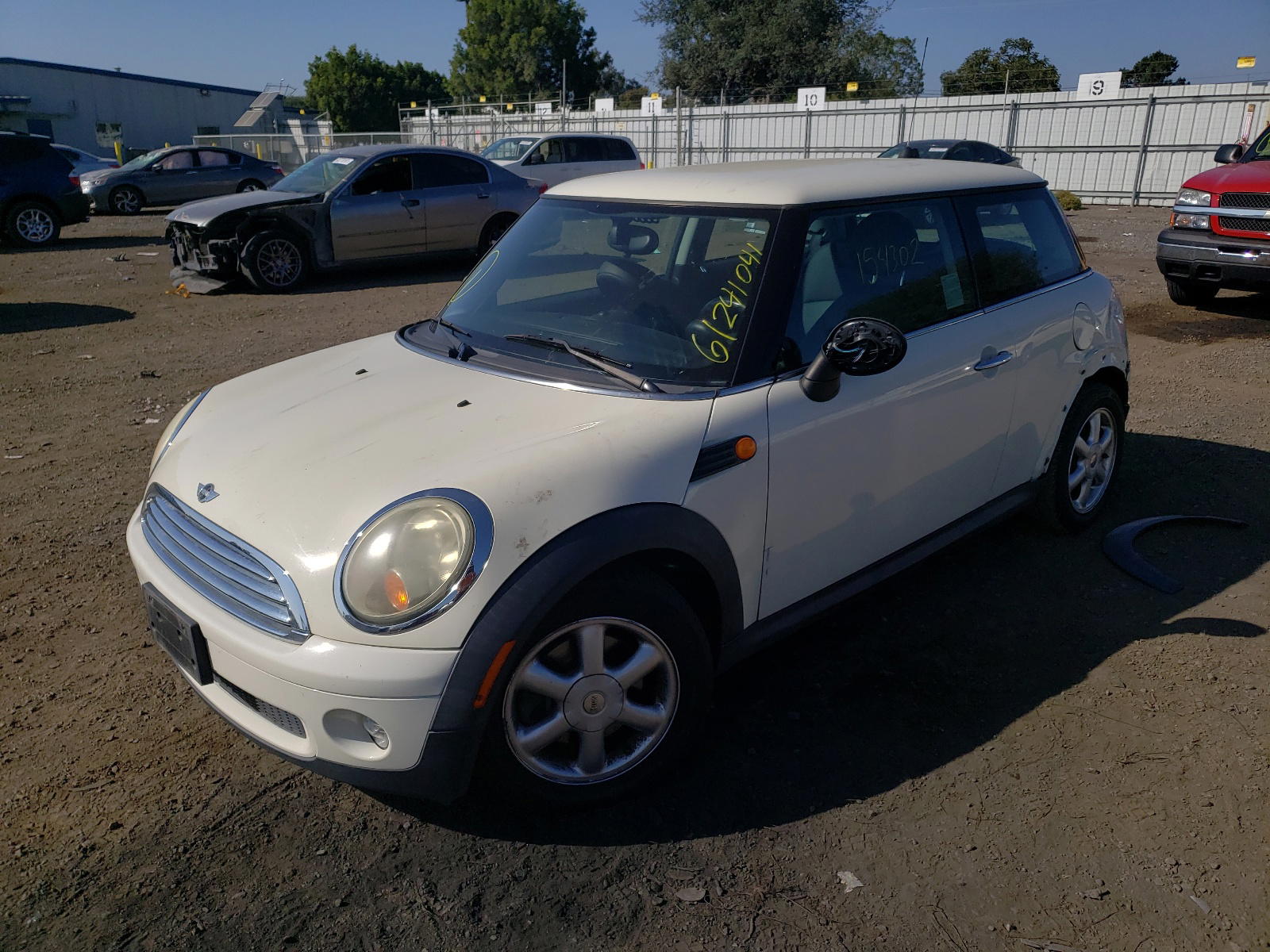 Photo 2 from auction – 2009 MINI COOPER with VIN WMWMF335X9TU71753