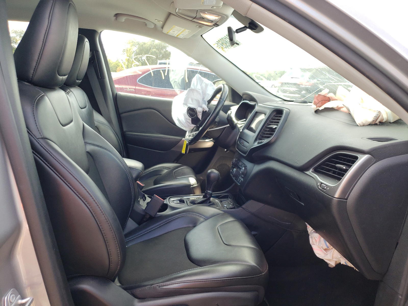 Photo 5 from auction – 2019 JEEP CHEROKEE L with VIN 1C4PJLLB7KD316615