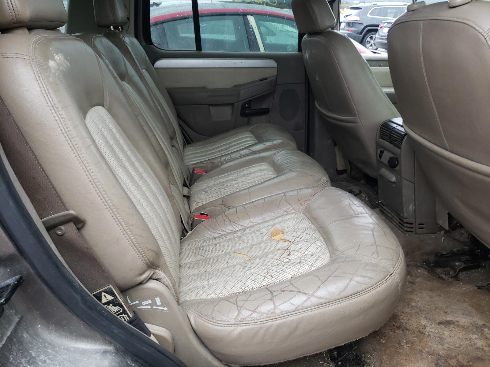 Photo 6 from auction – 2002 MERCURY MOUNTAINEE with VIN 4M2ZU66EX2ZJ15683