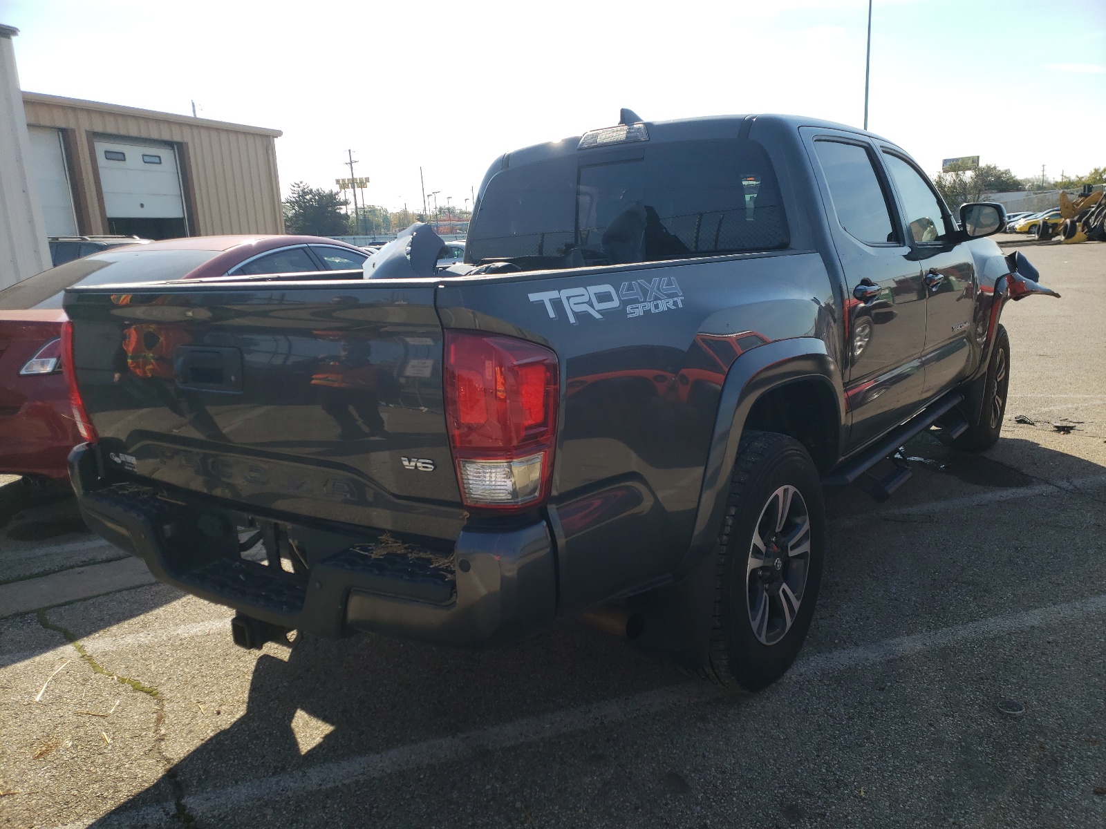Photo 4 from auction – 2017 TOYOTA TACOMA DOU with VIN 3TMCZ5AN2HM073096
