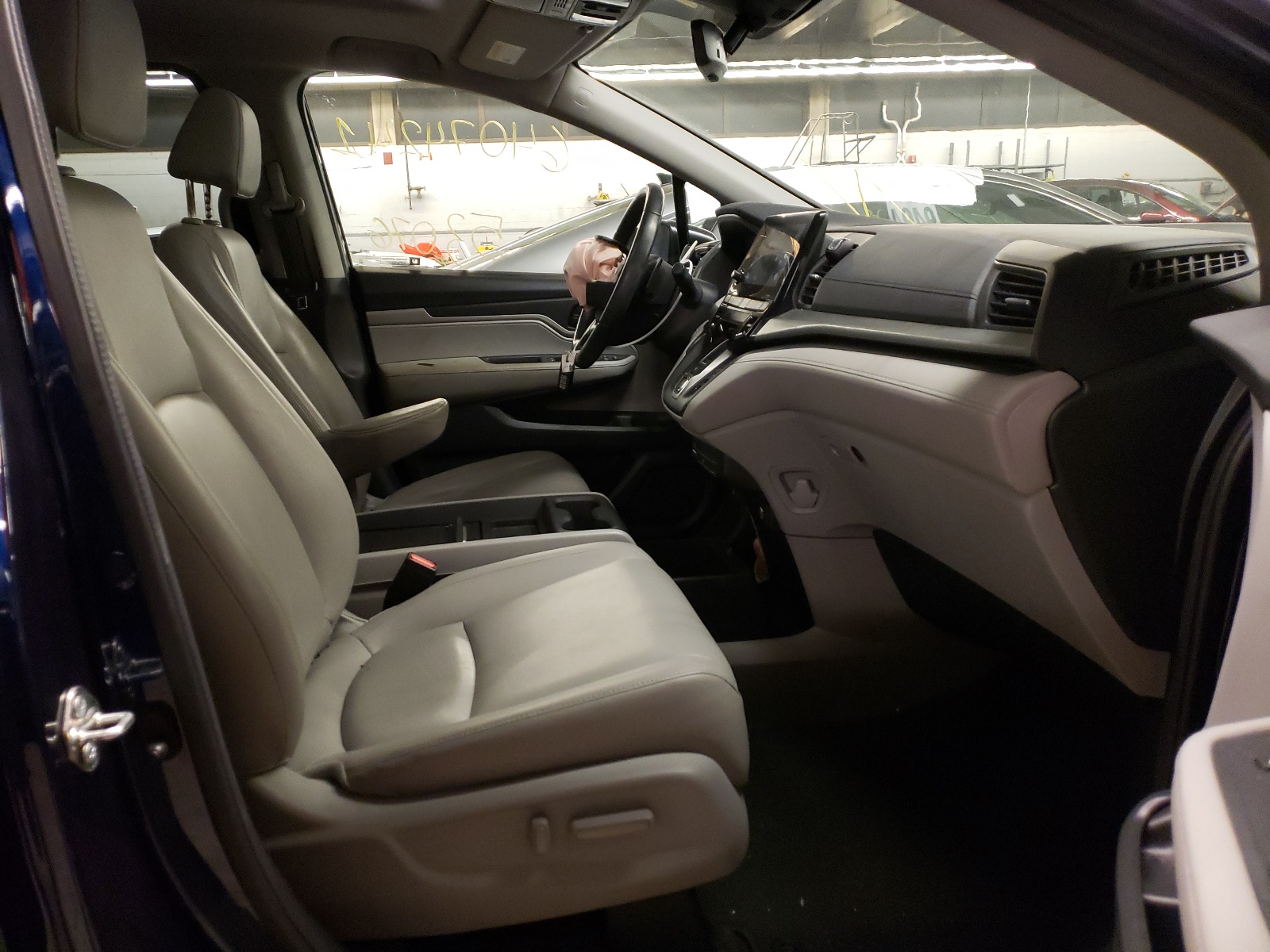 Photo 5 from auction – 2018 HONDA ODYSSEY EX with VIN 5FNRL6H70JB021016