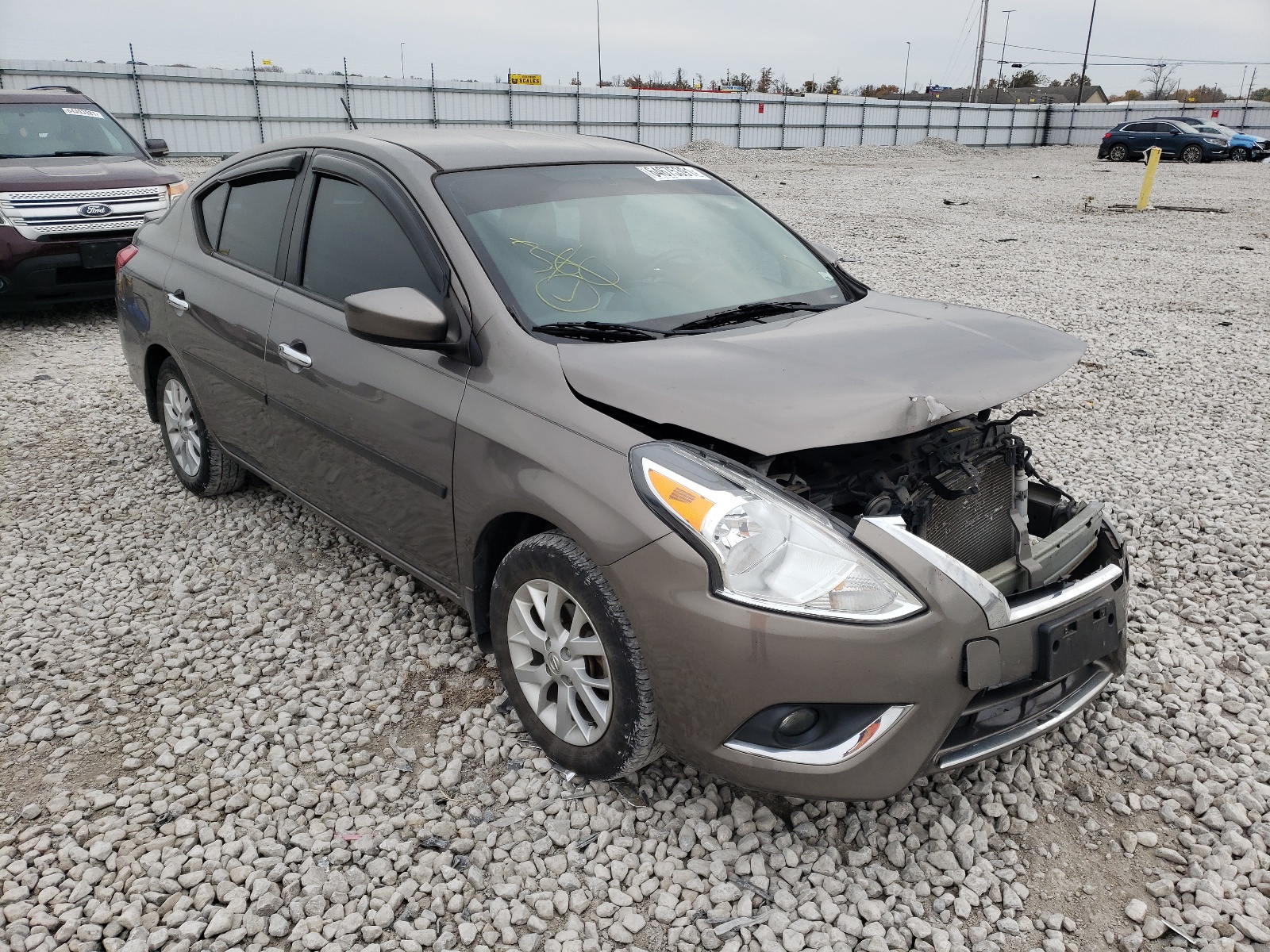 NISSAN VERSA S 2017 مع رقم تعريف المركبة 3N1CN7AP1HL809897 - صورة من المزاد