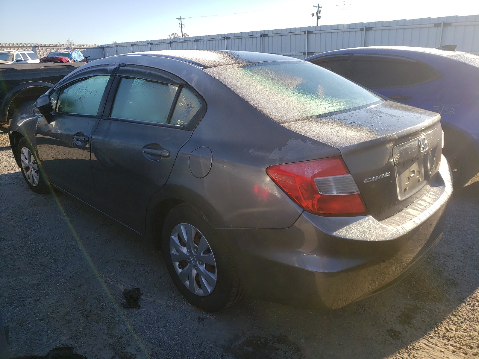 Photo 3 from auction – 2006 HONDA CIVIC LX with VIN 19XFB2F50CE007822