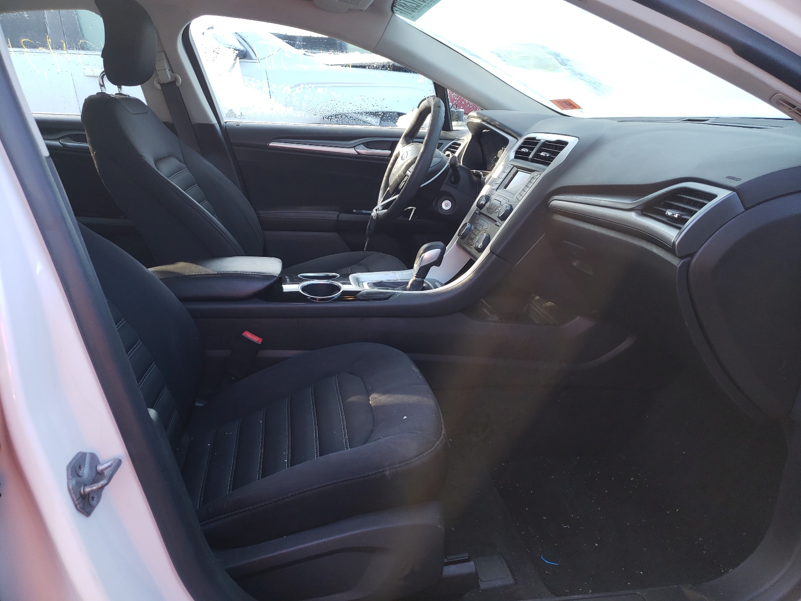 Photo 5 from auction – 2014 FORD FUSION SE with VIN 3FA6P0H70ER130090