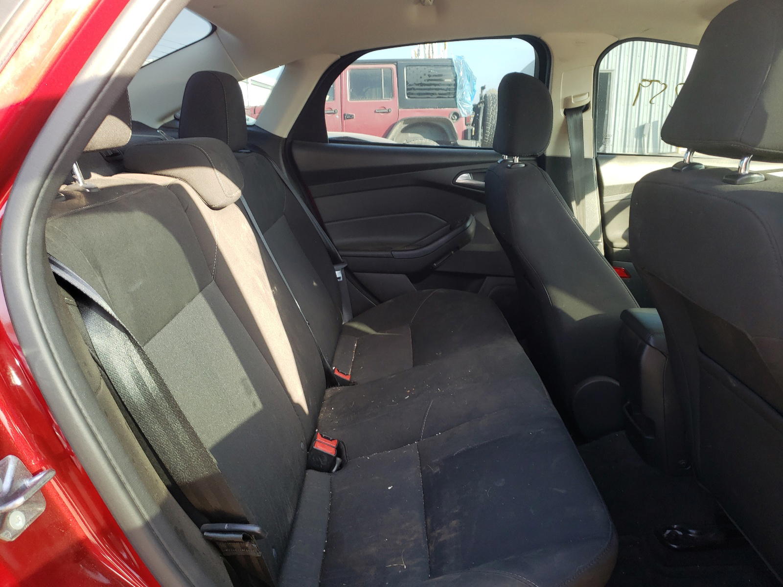 Photo 6 from auction – 2016 FORD FOCUS SE with VIN 1FADP3F23GL301027