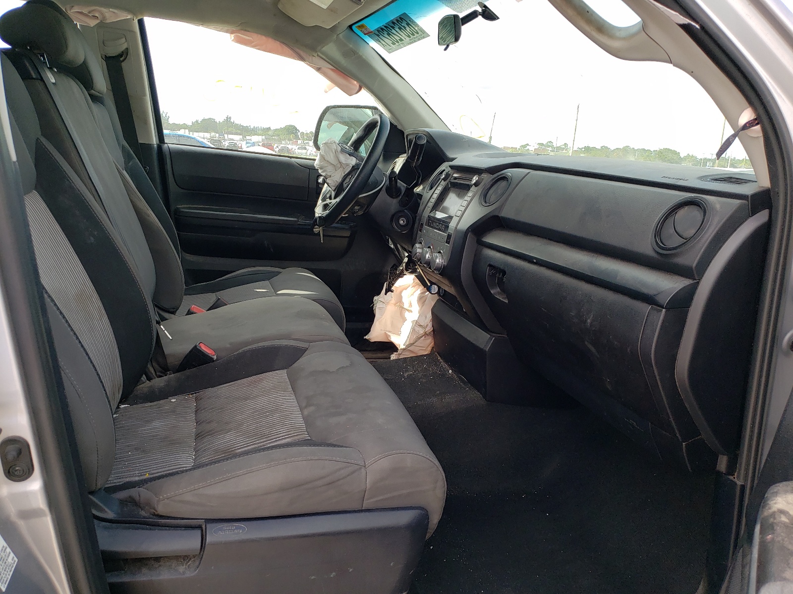 Photo 5 from auction – 2015 TOYOTA TUNDRA DOU with VIN 5TFRM5F11FX082829