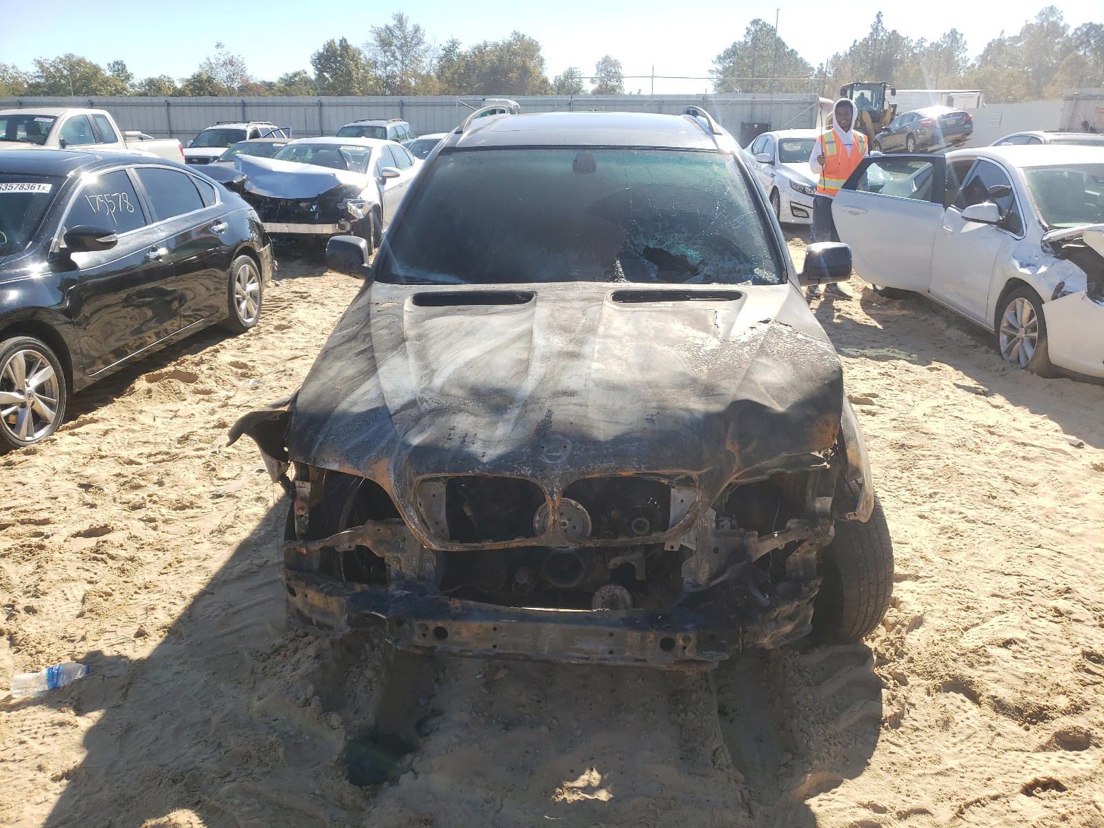 Photo 9 from auction – 2006 BMW X5 3.0I with VIN 5UXFA13576LY30646