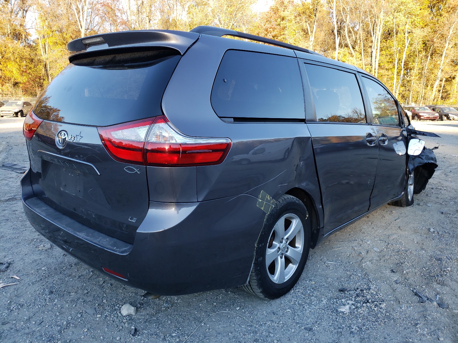 Photo 4 from auction – 2015 TOYOTA SIENNA LE with VIN 5TDKK3DC3FS559931