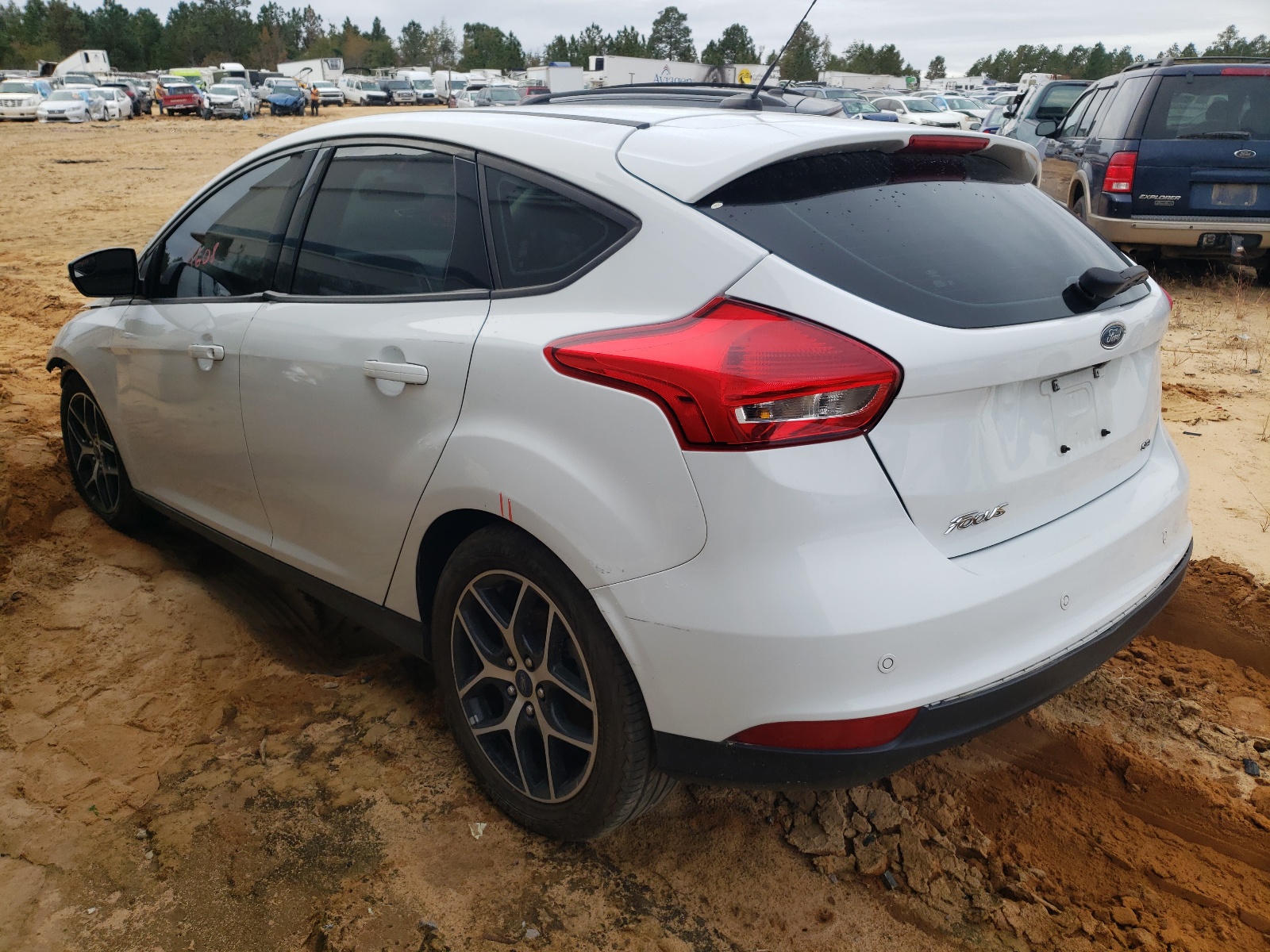صورة رقم 3 من المزاد - 2017 FORD FOCUS SEL مع VIN 1FADP3M20HL224721