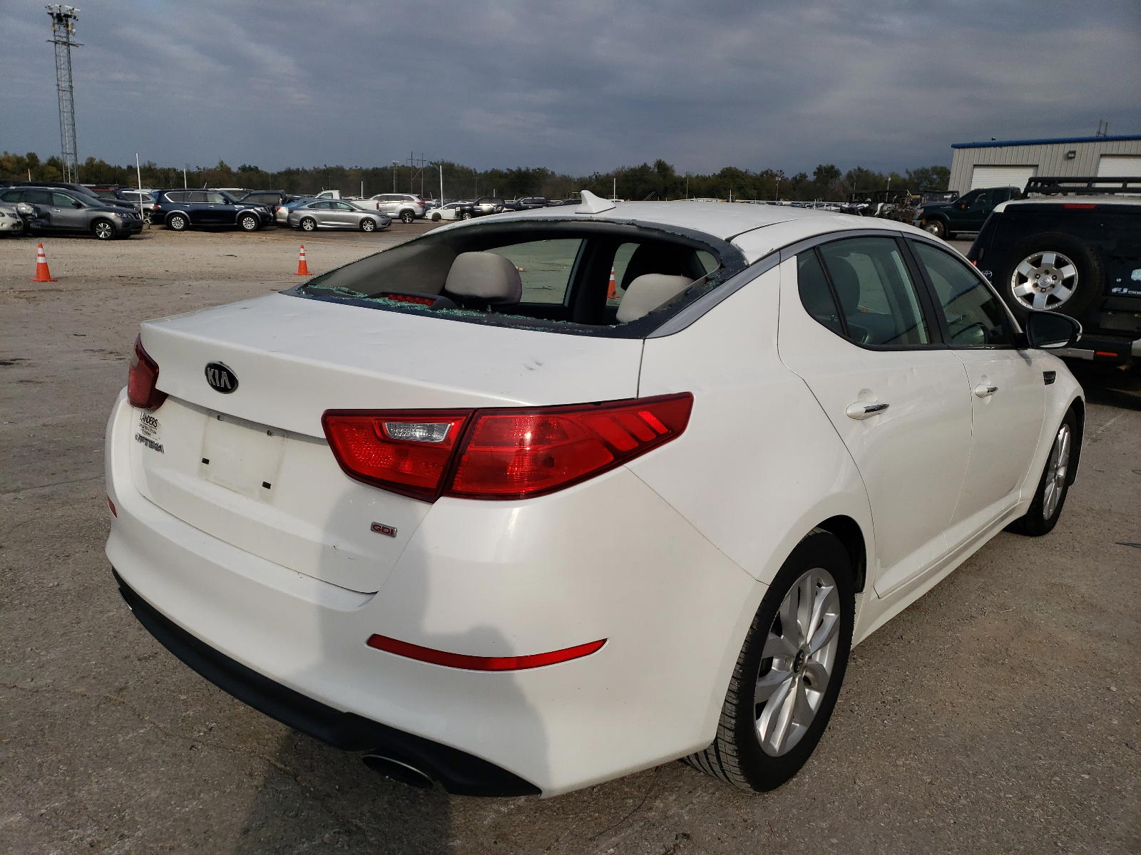 Photo 4 from auction – 2015 KIA OPTIMA LX with VIN KNAGM4A70F5620684