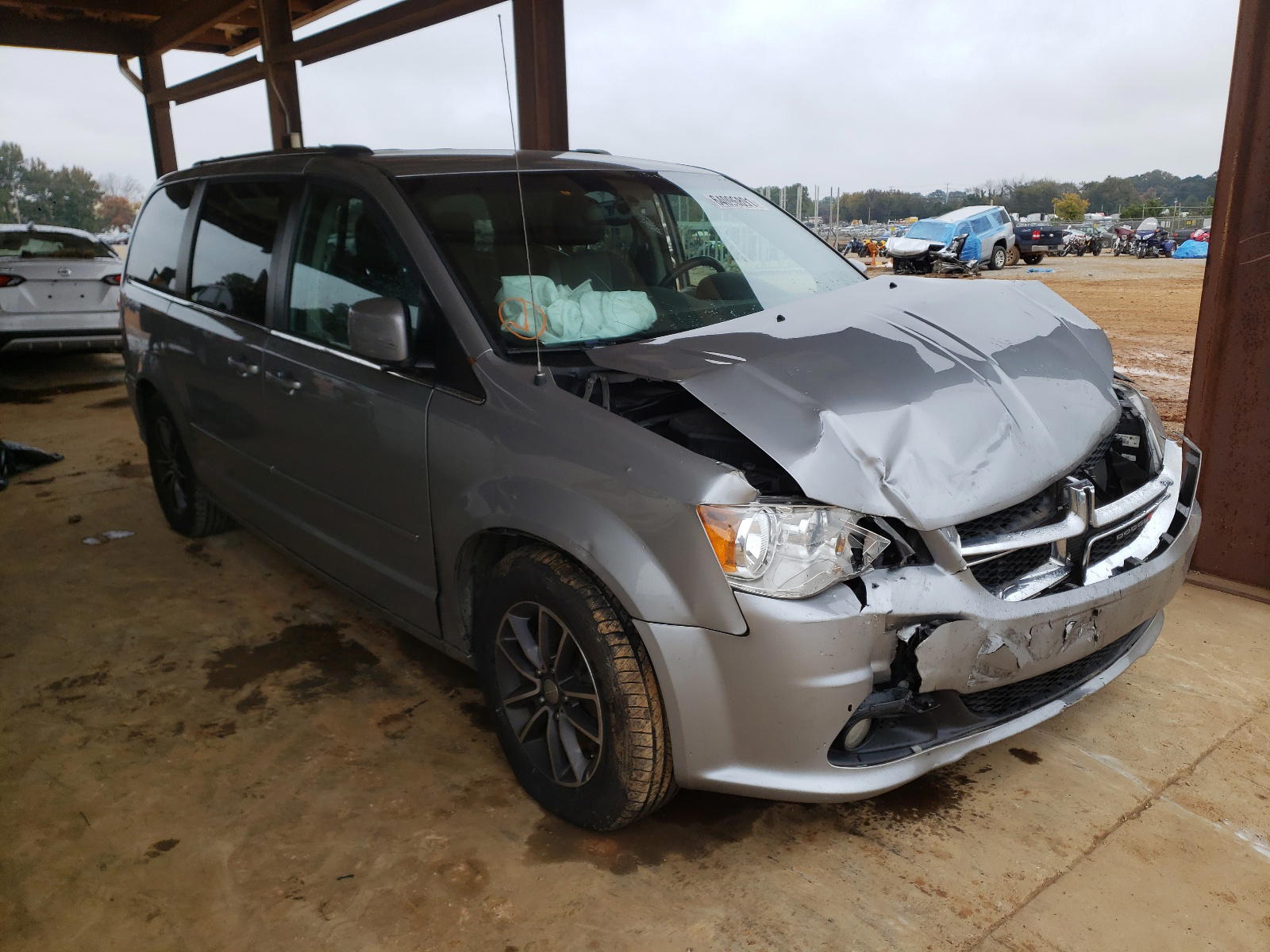 DODGE GRAND CARA 2017 with VIN 2C4RDGCG8HR649253 - Photo from auction
