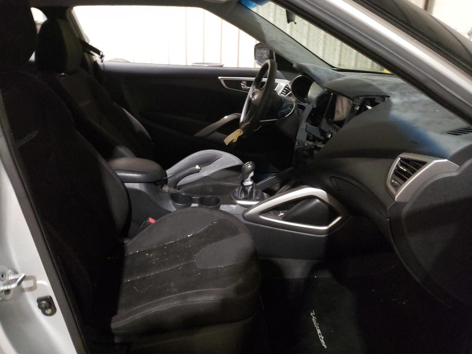 Photo 5 from auction – 2012 HYUNDAI VELOSTER with VIN KMHTC6ADXCU024727