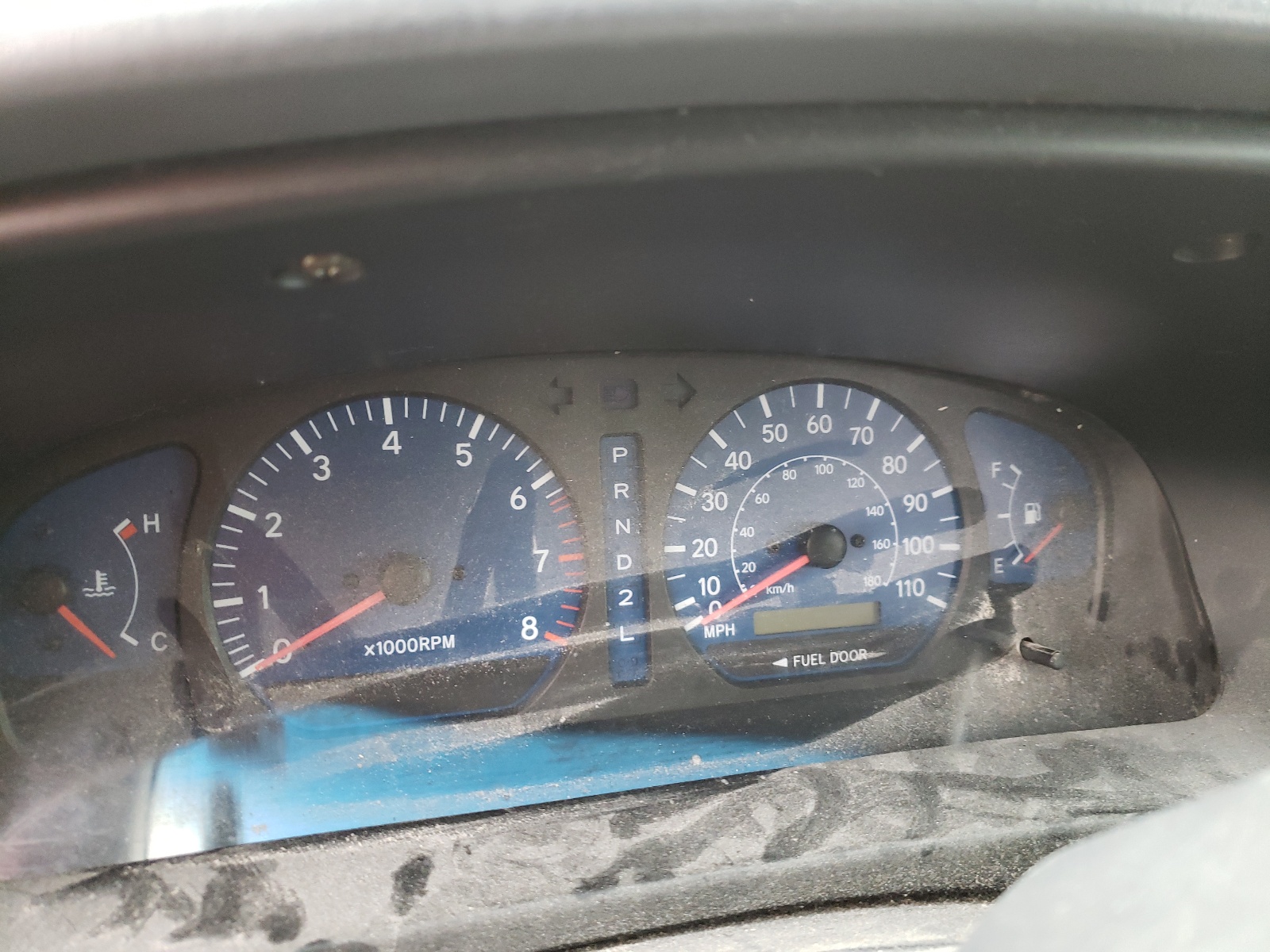 Photo 8 from auction – 2002 TOYOTA SIENNA LE with VIN 4T3ZF13C01U399569