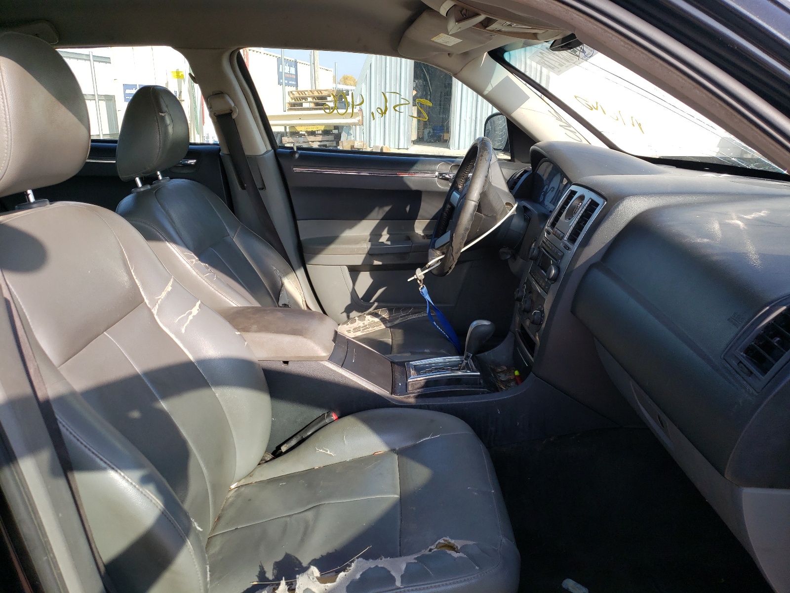 Photo 5 from auction – 2005 CHRYSLER 300 TOURIN with VIN 2C3JA53G25H657834