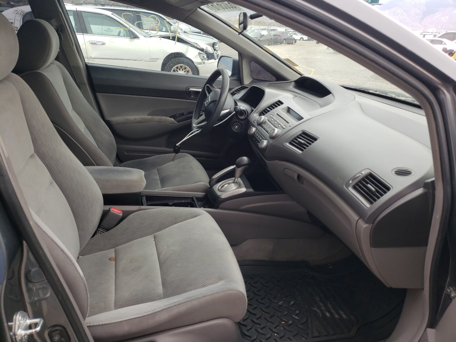 Photo 5 from auction – 2011 HONDA CIVIC LX with VIN 2HGFA1F57BH302207