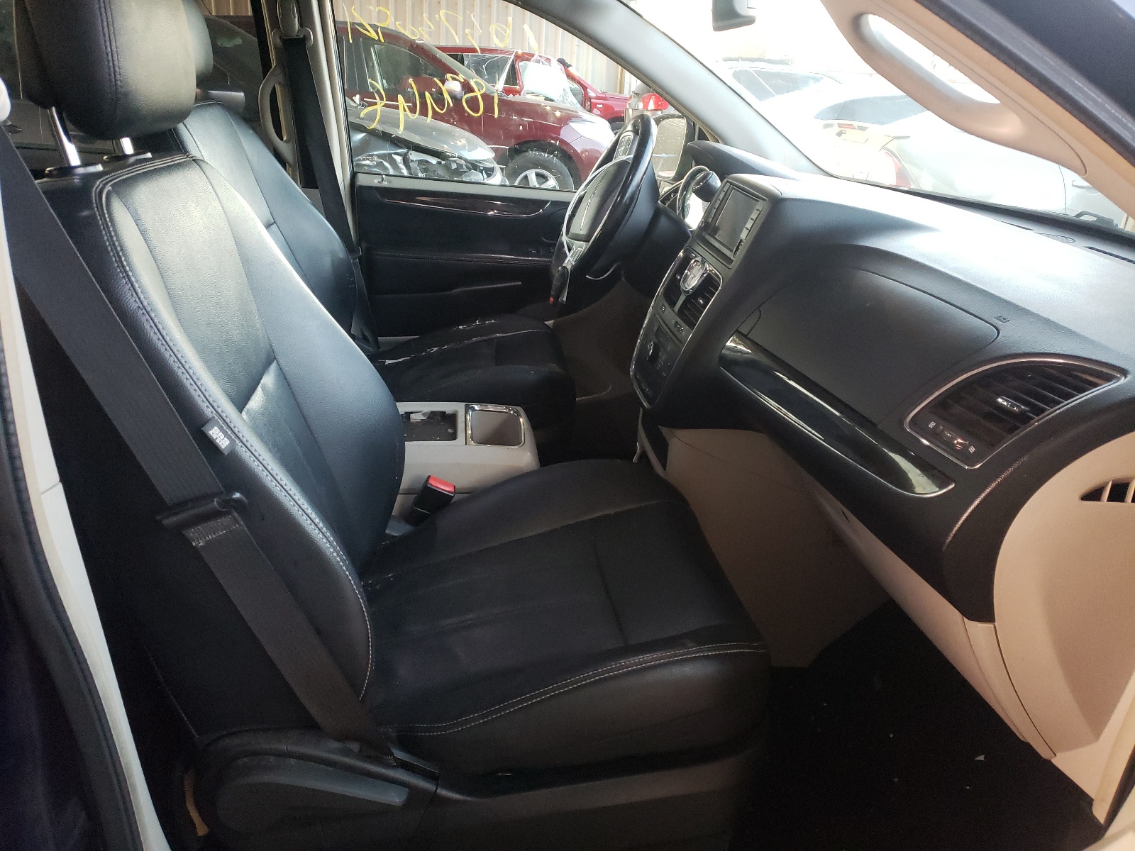 Photo 5 from auction – 2012 CHRYSLER TOWN & COU with VIN 2C4RC1BGXCR330589