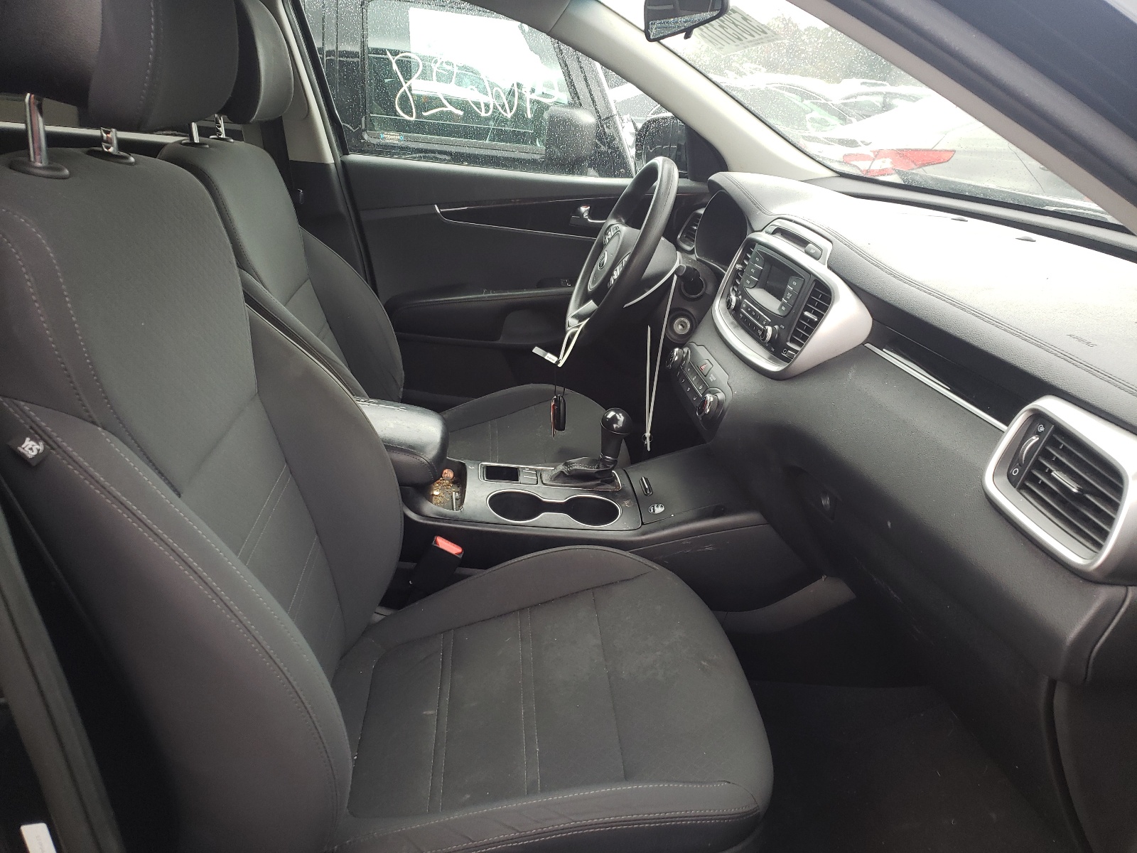 Photo 5 from auction – 2016 KIA SORENTO LX with VIN 5XYPG4A39GG124606