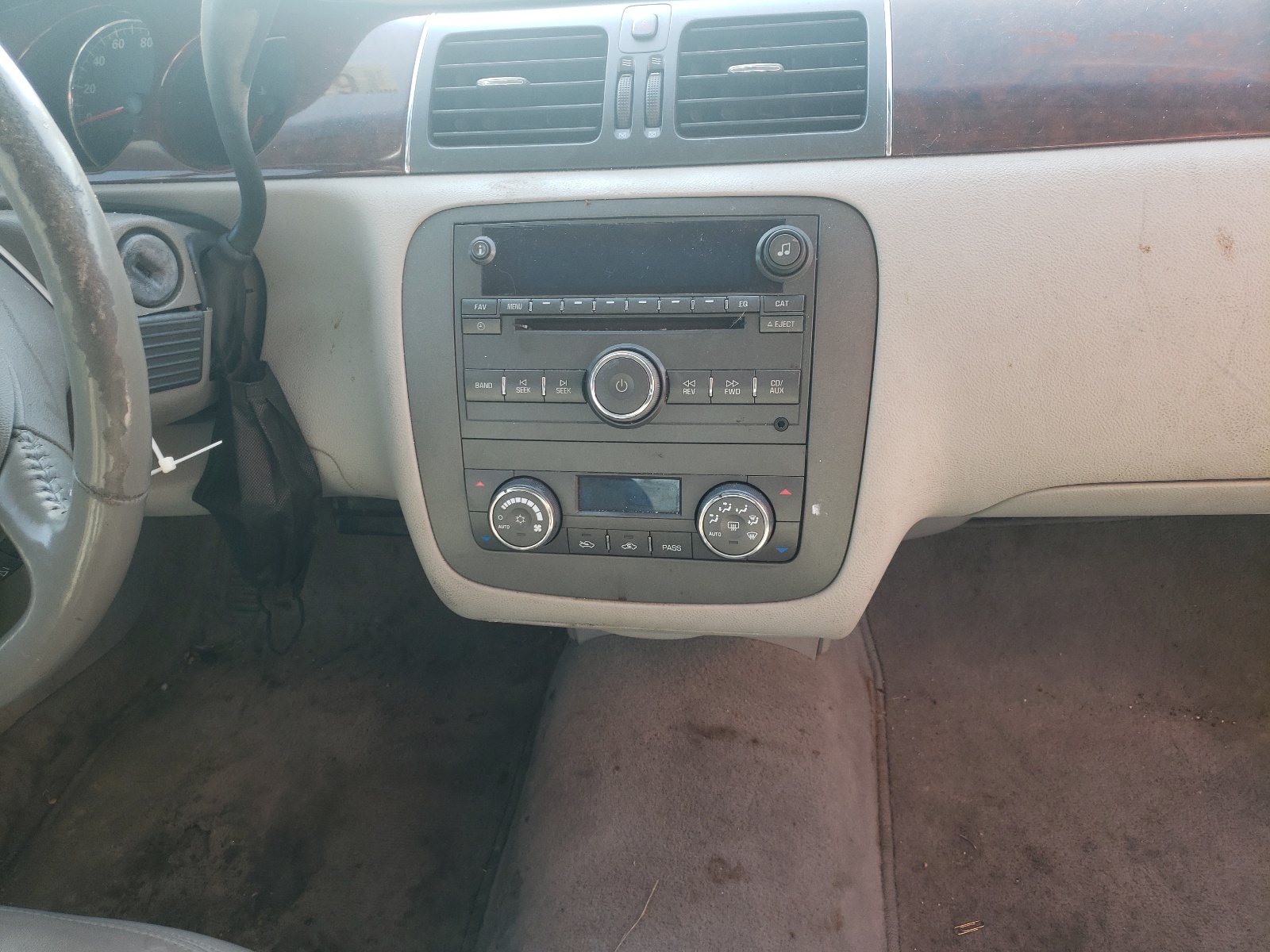Zdjęcie 9 z aukcji – 2008 BUICK LUCERNE CX z VIN 1G4HD57238U182868
