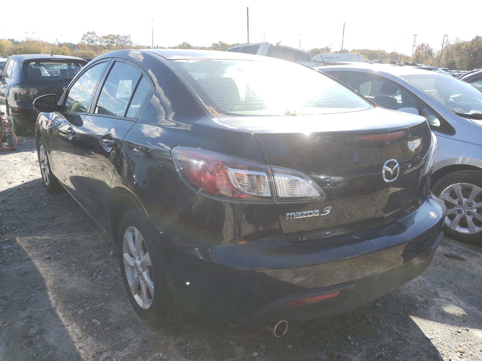 Photo 3 from auction – 2011 MAZDA 3 I with VIN JM1BL1VG2B1358581
