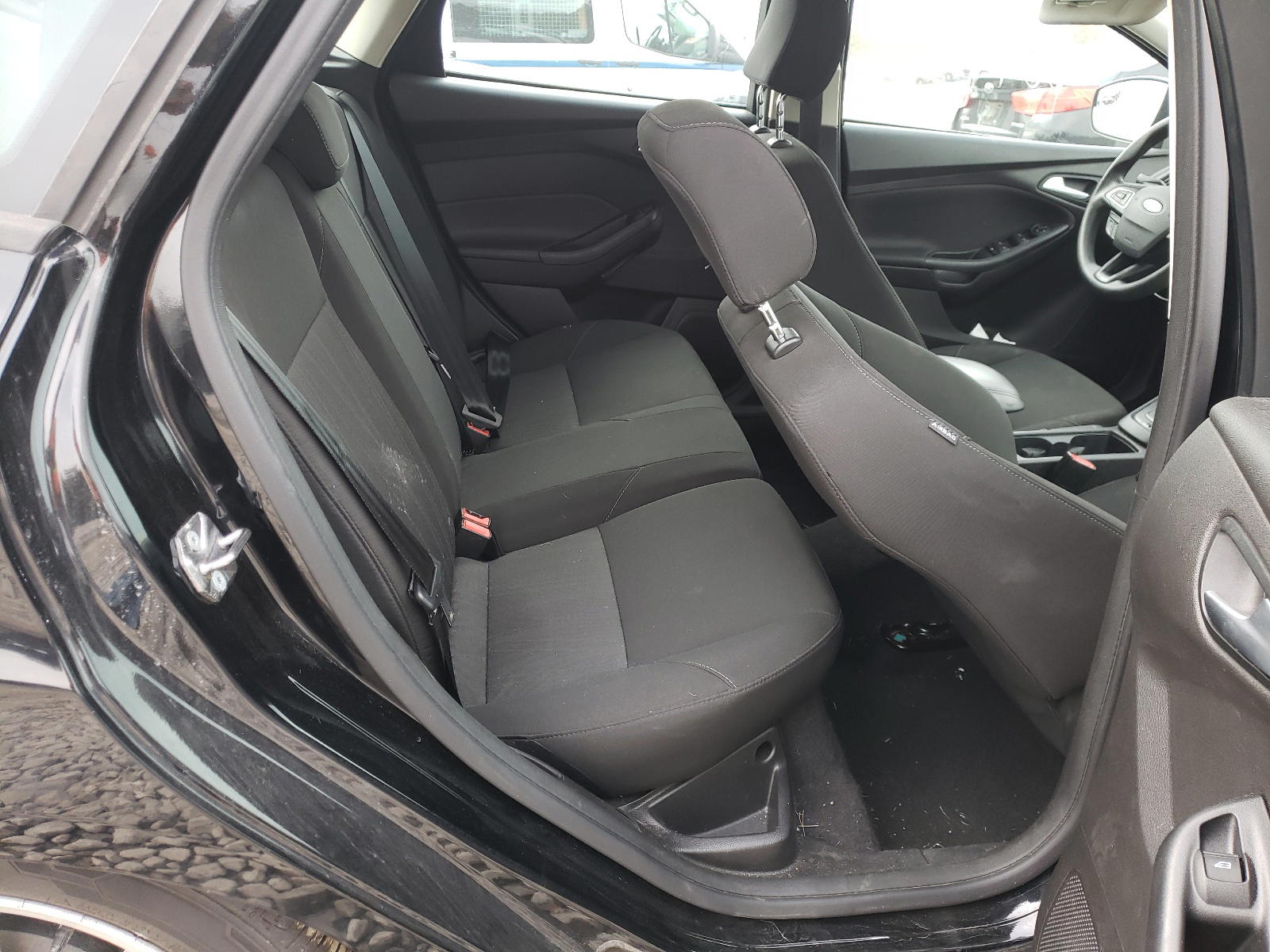 Photo 6 from auction – 2016 FORD FOCUS SE with VIN 1FADP3K2XGL223660