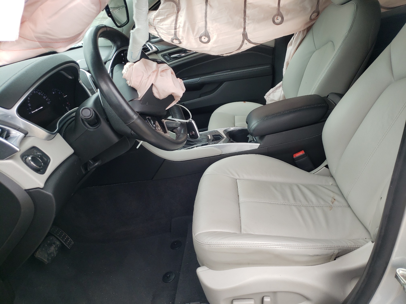 Photo 5 from auction – 2015 CADILLAC SRX with VIN 3GYFNAE3XFS597996