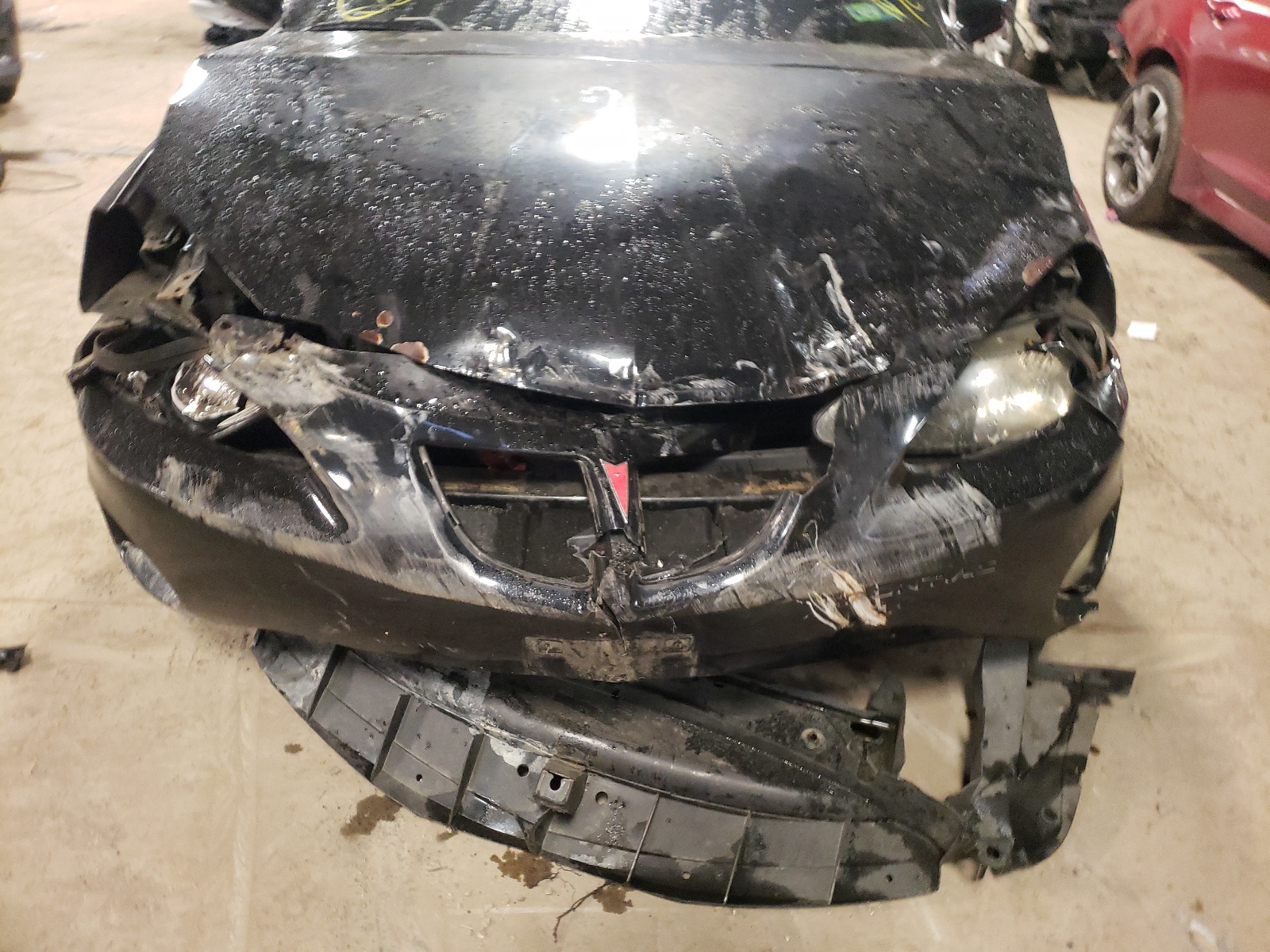 Photo 9 from auction – 2004 PONTIAC GRAND PRIX with VIN 2G2WS522941115288