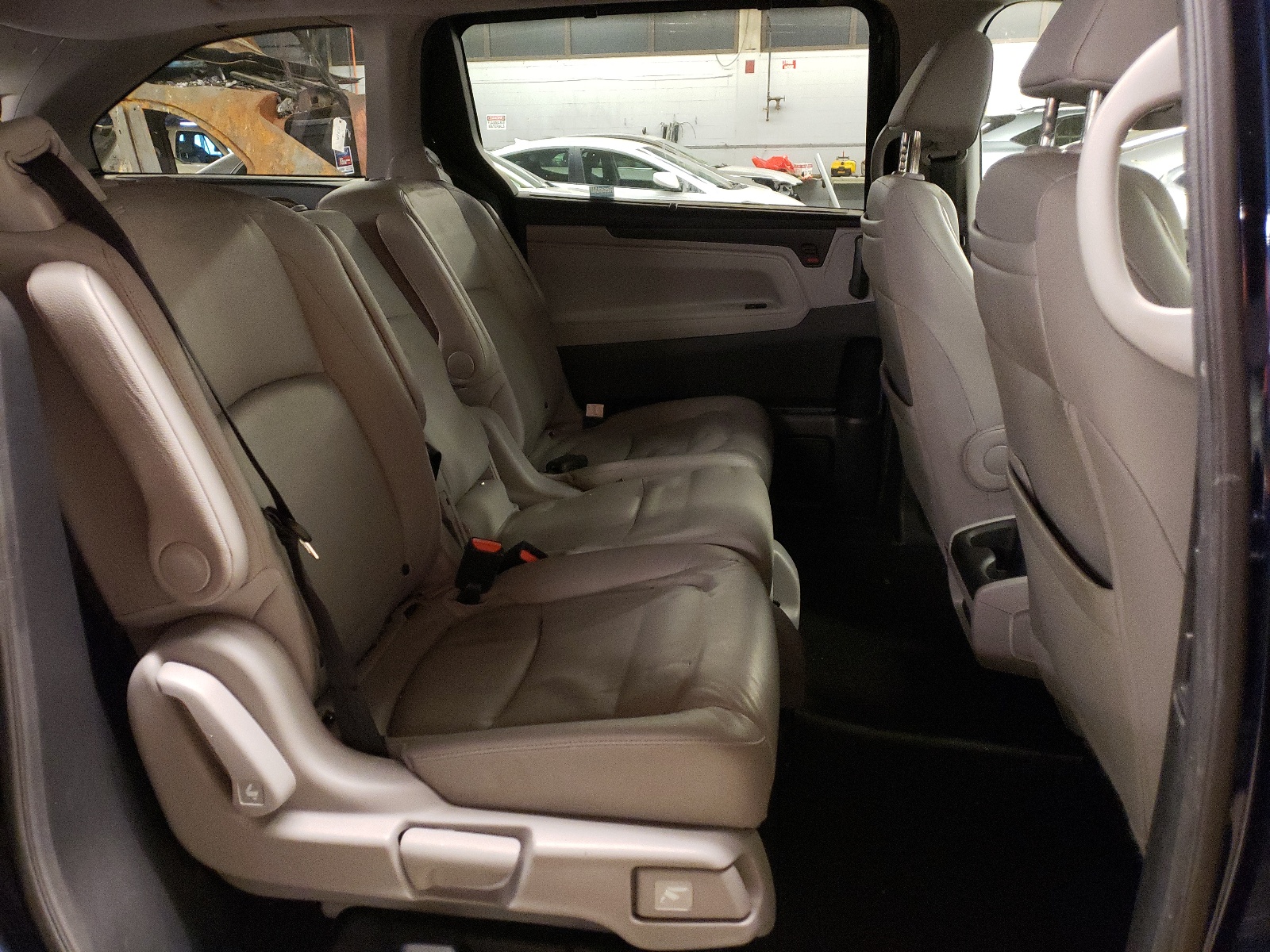 Photo 6 from auction – 2018 HONDA ODYSSEY EX with VIN 5FNRL6H70JB021016