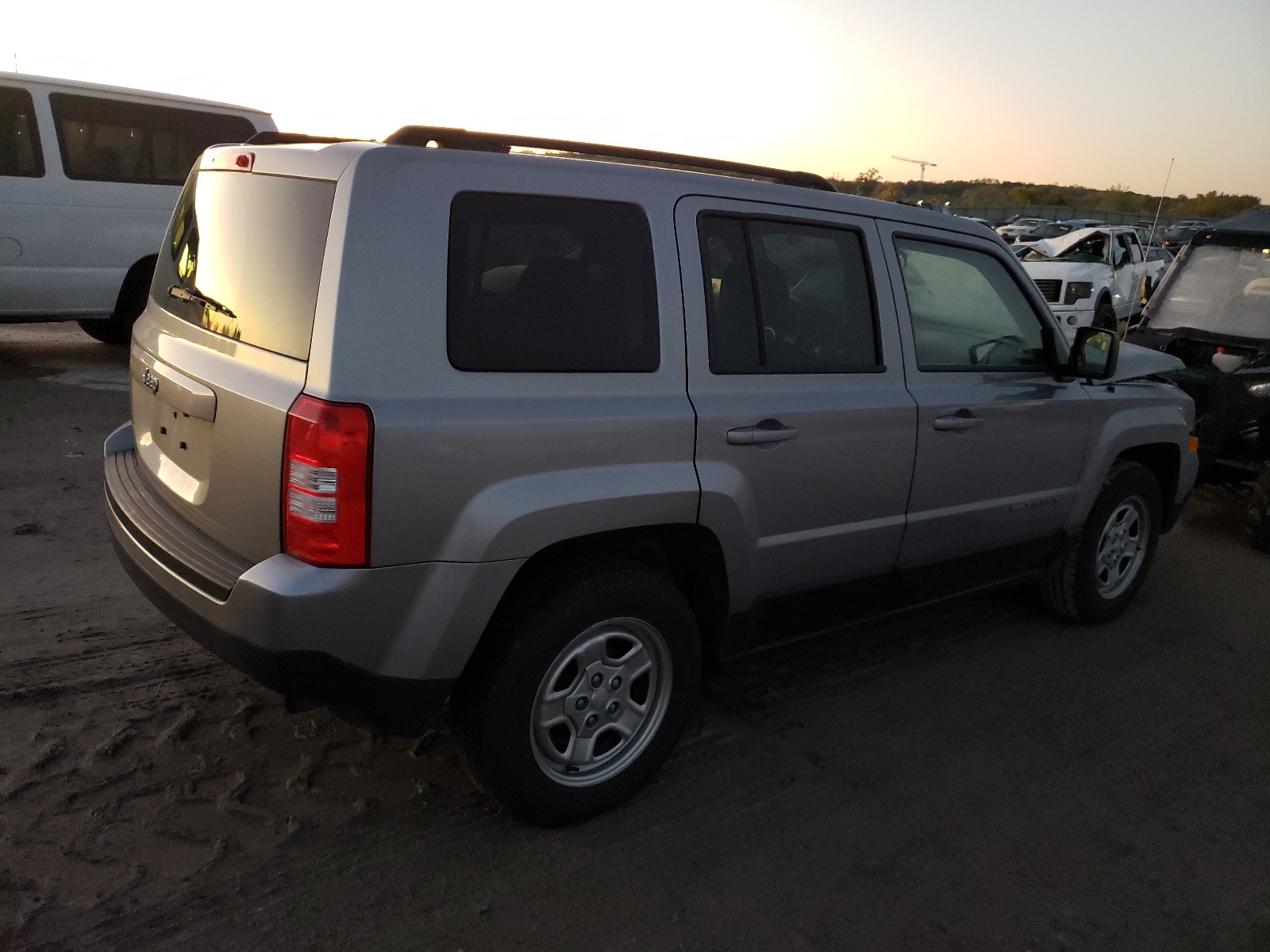 Photo 4 from auction – 2015 JEEP PATRIOT SP with VIN 1C4NJPBB2FD204469