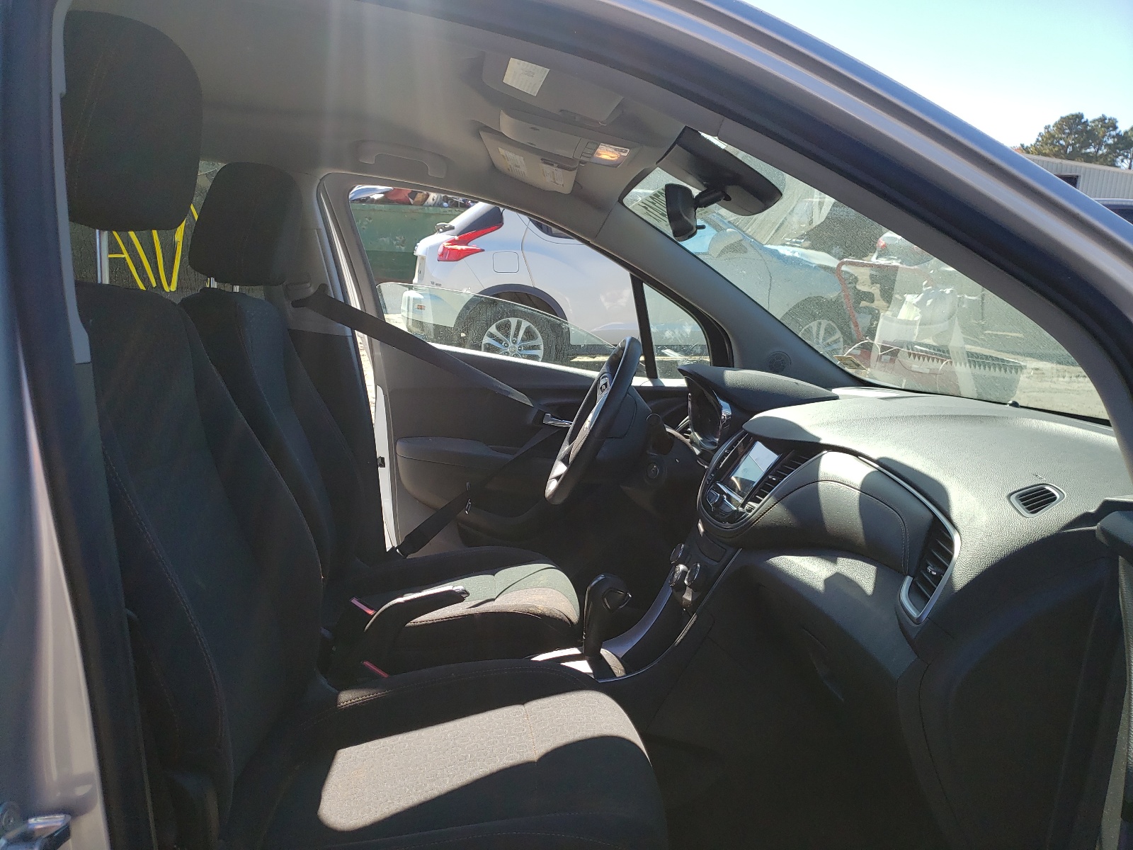 Photo 5 from auction – 2019 CHEVROLET TRAX LS with VIN 3GNCJKSBXKL245695