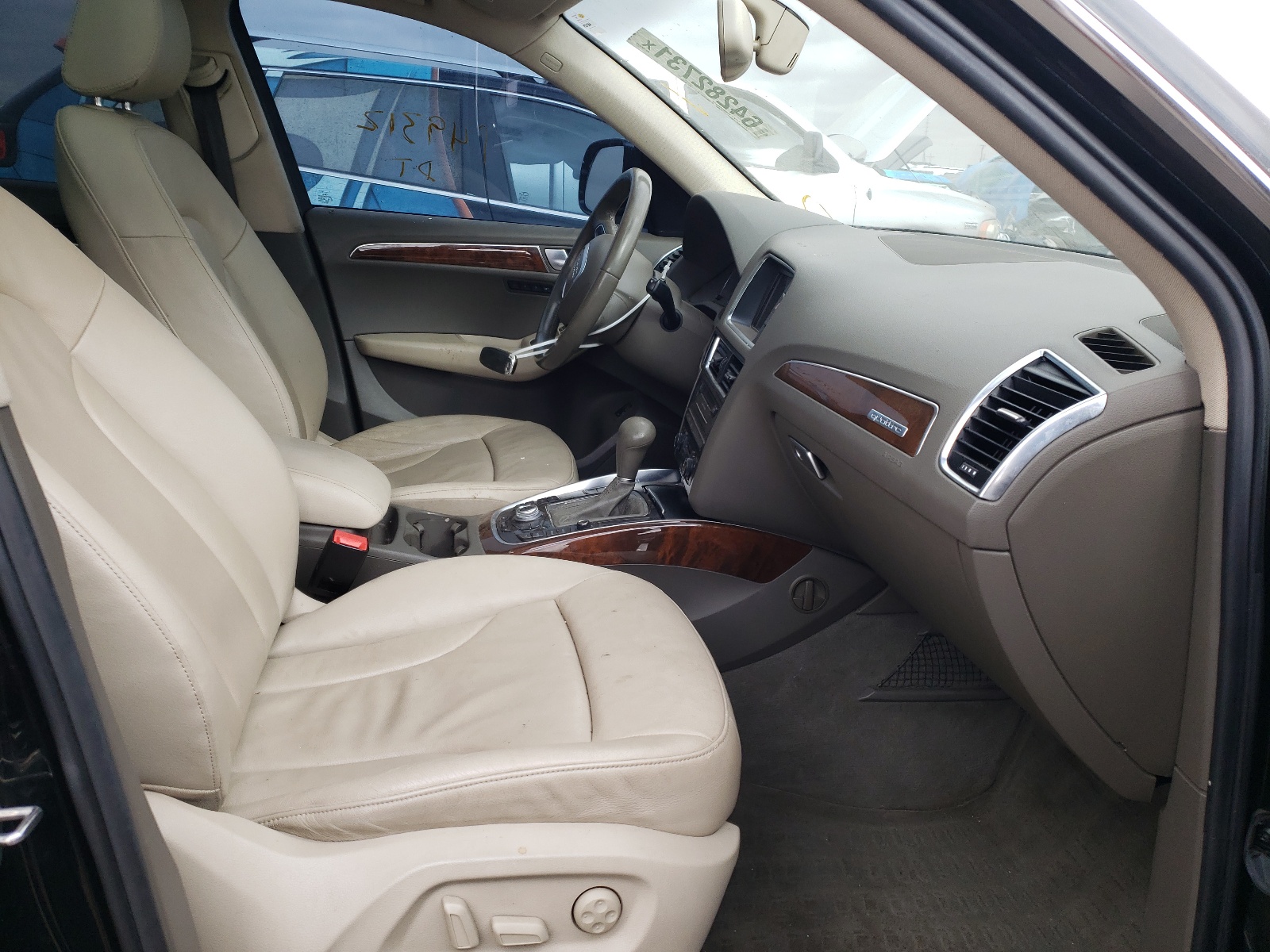 Photo 5 from auction – 2010 AUDI Q5 PREMIUM with VIN WA1LKAFP1AA050932