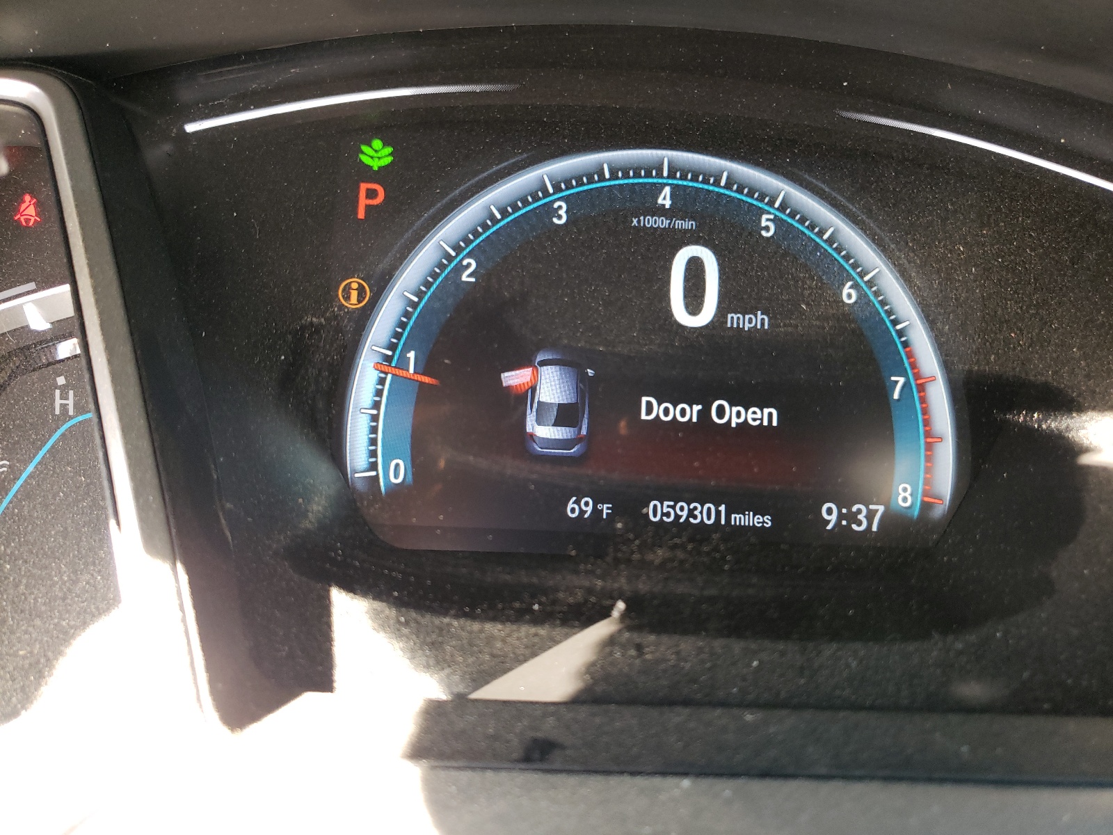 Photo 8 from auction – 2018 HONDA CIVIC EX with VIN 2HGFC2F78JH574524