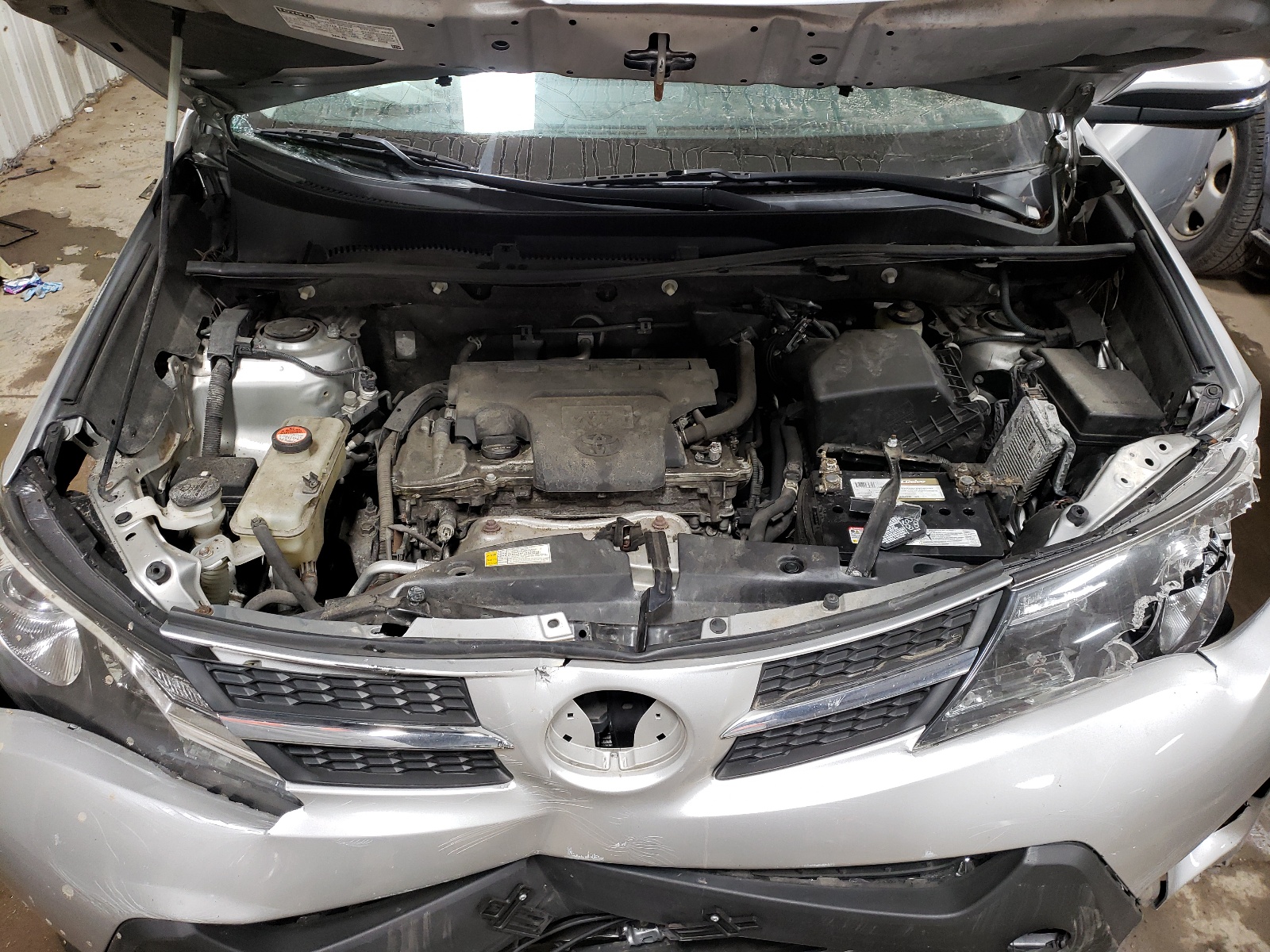 Photo 7 from auction – 2013 TOYOTA RAV4 XLE with VIN JTMWFREV4DD014497