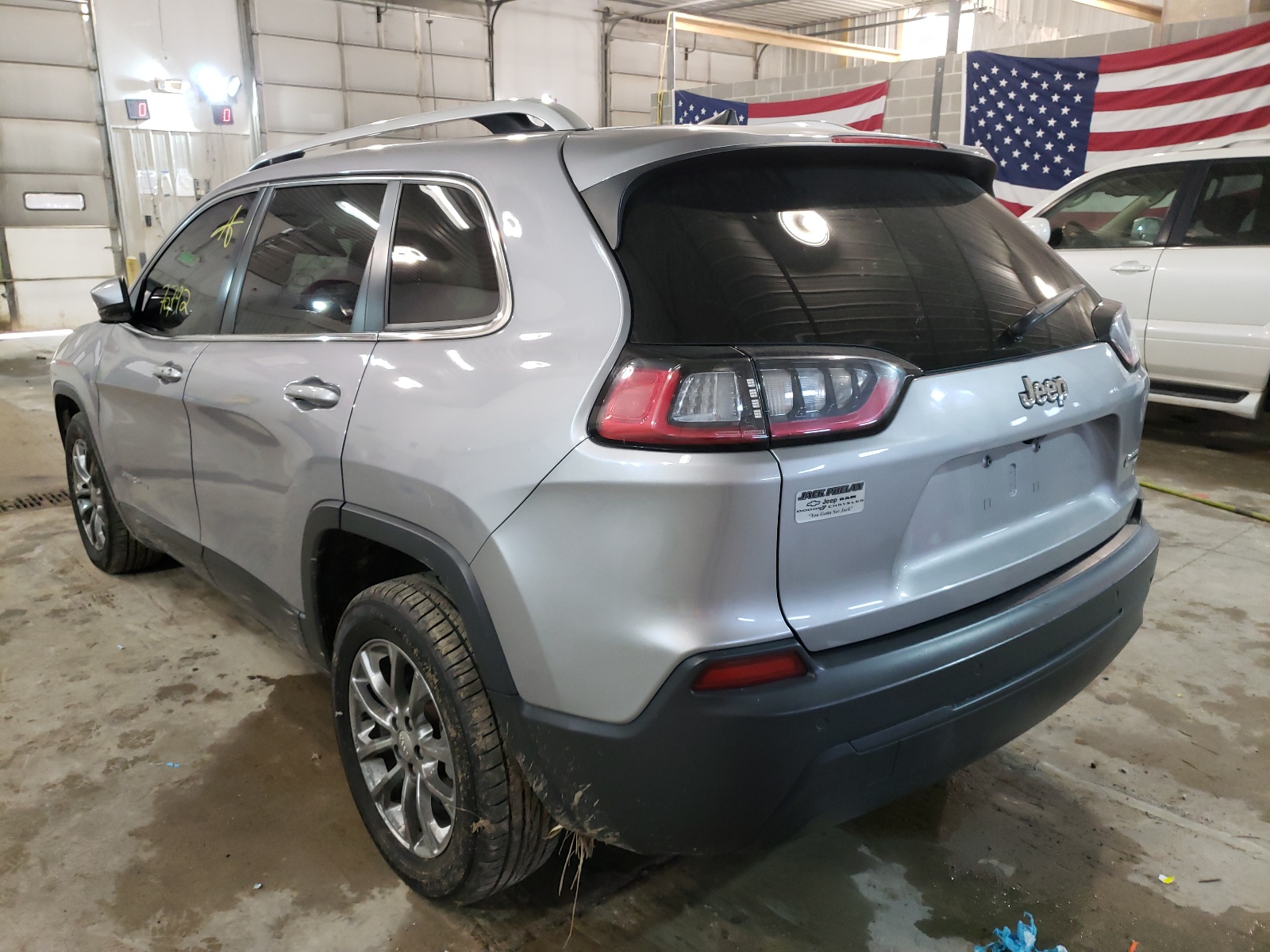 Photo 3 from auction – 2019 JEEP CHEROKEE L with VIN 1C4PJLLB9KD318690