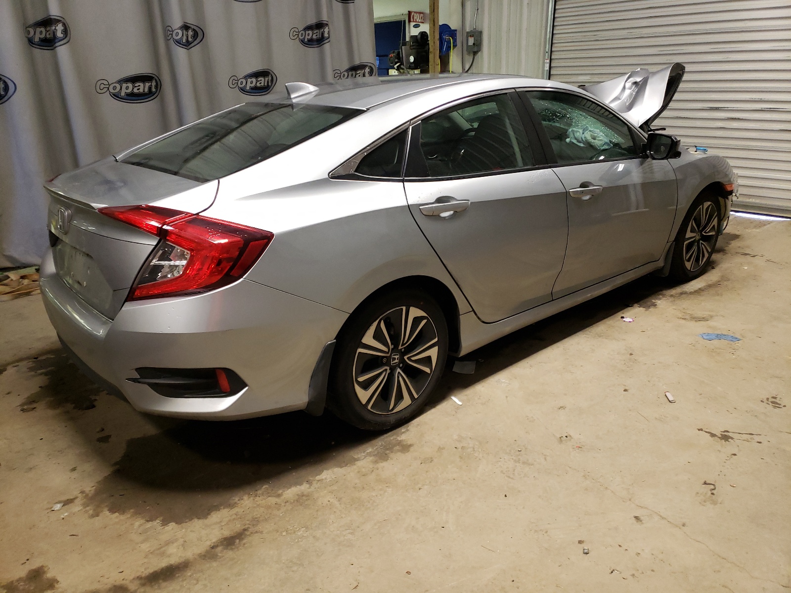 Photo 4 from auction – 2016 HONDA CIVIC EXL with VIN 19XFC1F79GE042972