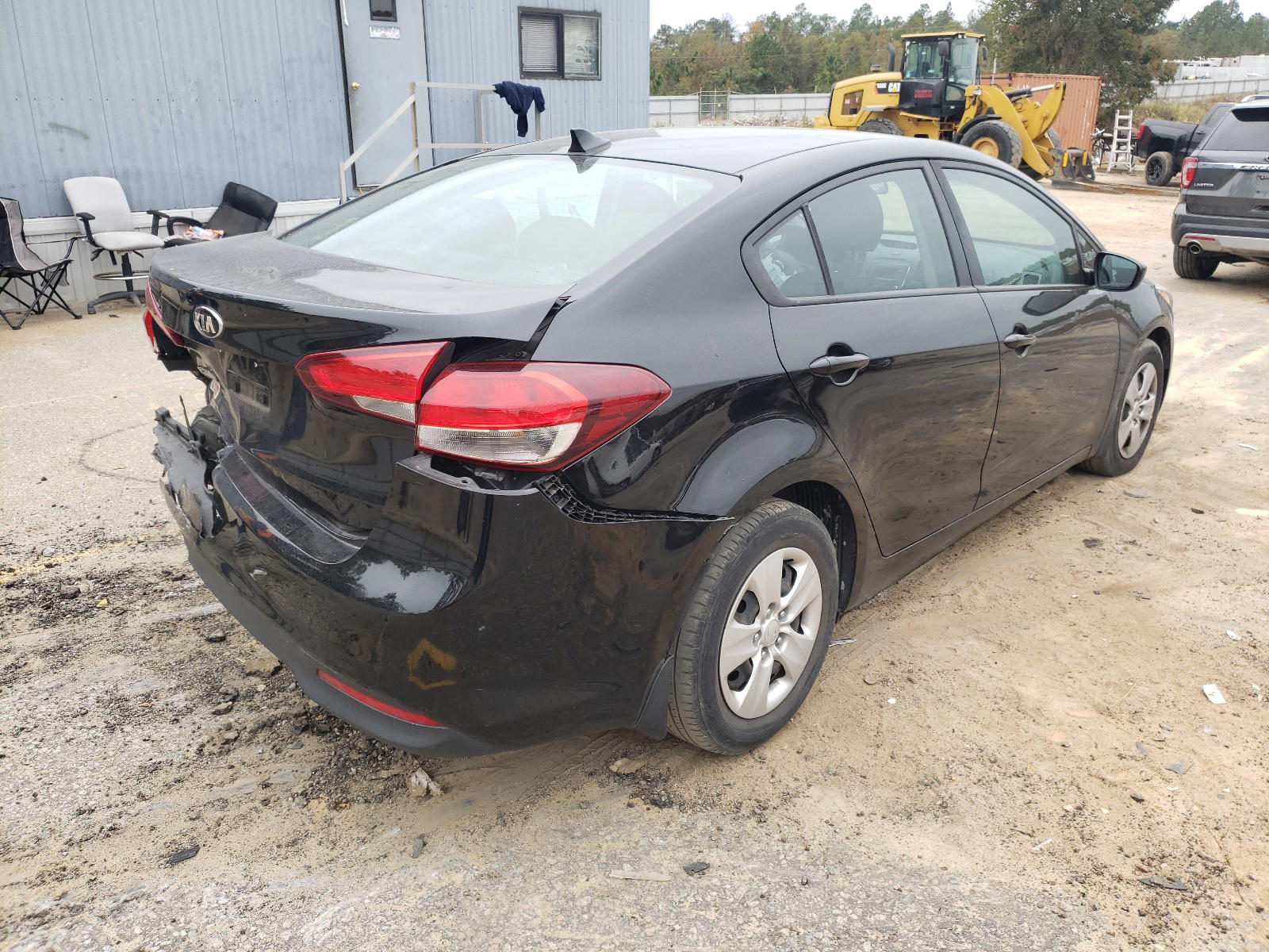 Photo 4 from auction – 2017 KIA FORTE LX with VIN 3KPFK4A7XHE080465