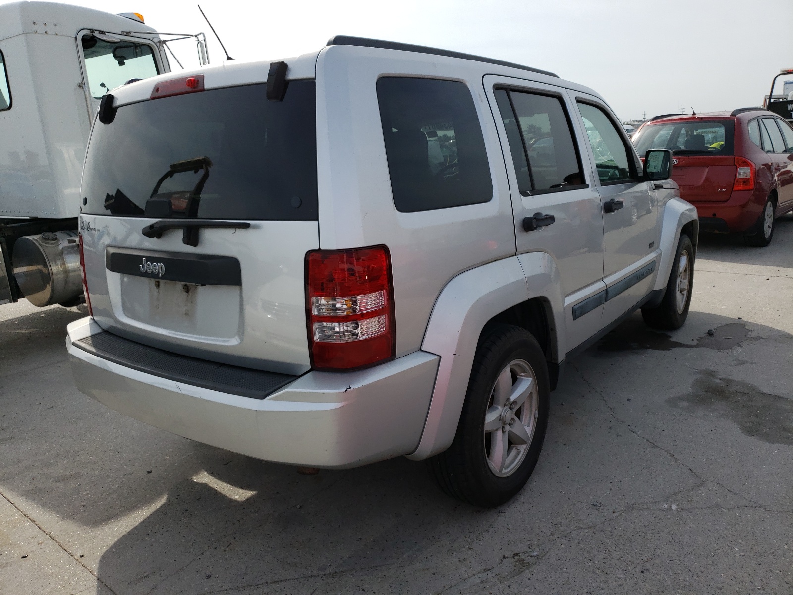 Photo 4 from auction – 2009 JEEP LIBERTY SP with VIN 1J8GP28K09W545355