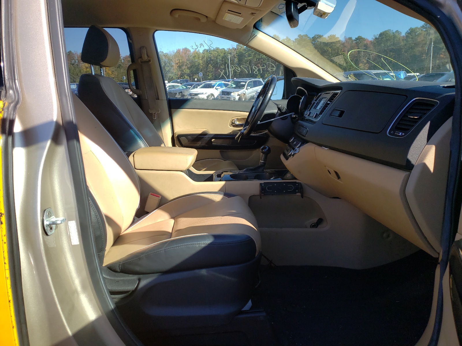 Photo 5 from auction – 2016 KIA SEDONA EX with VIN KNDMC5C16G6159221