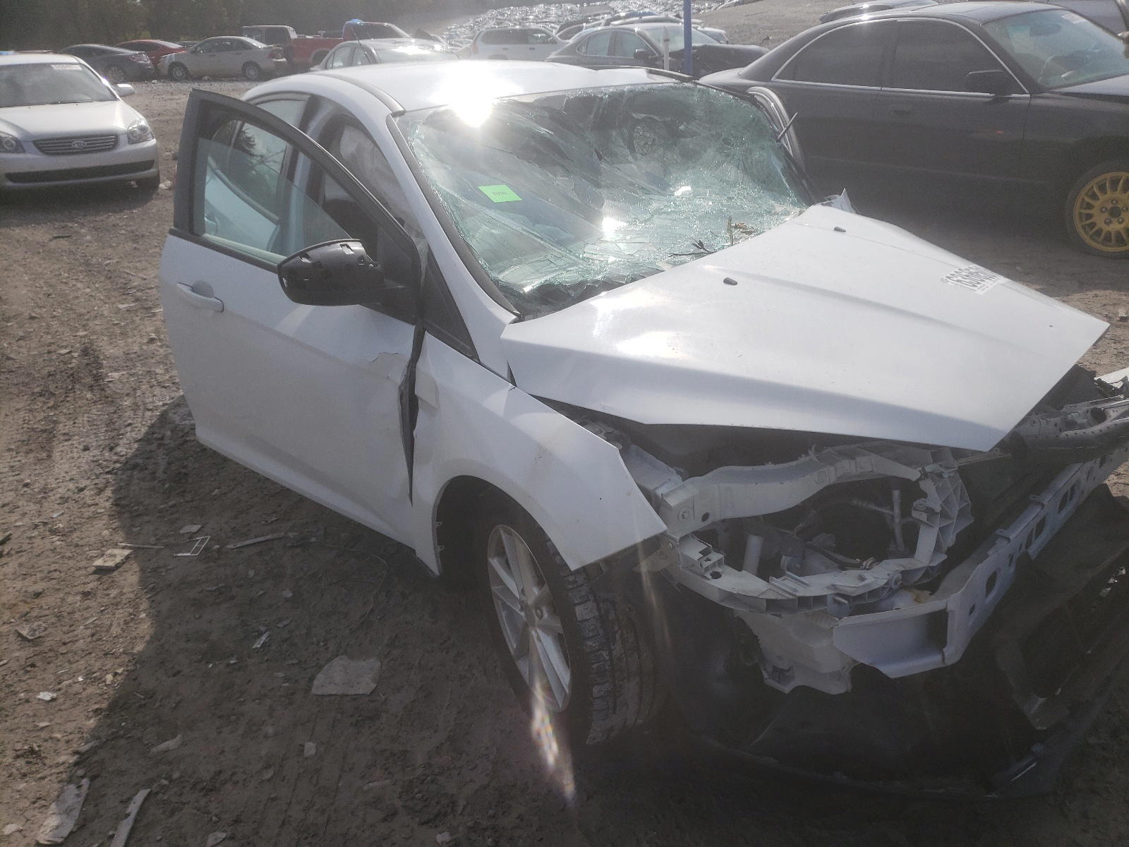 FORD FOCUS SE 2016 with VIN 1FADP3F22GL305294 - Photo from auction
