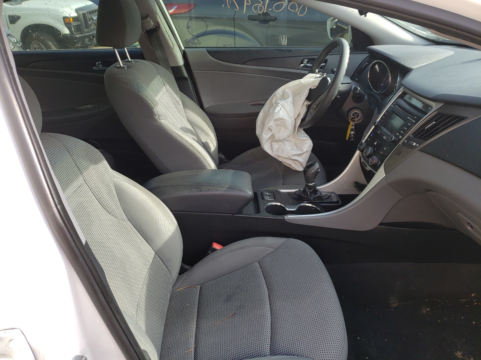 Photo 5 from auction – 2014 HYUNDAI SONATA GLS with VIN 5NPEB4AC5EH895298