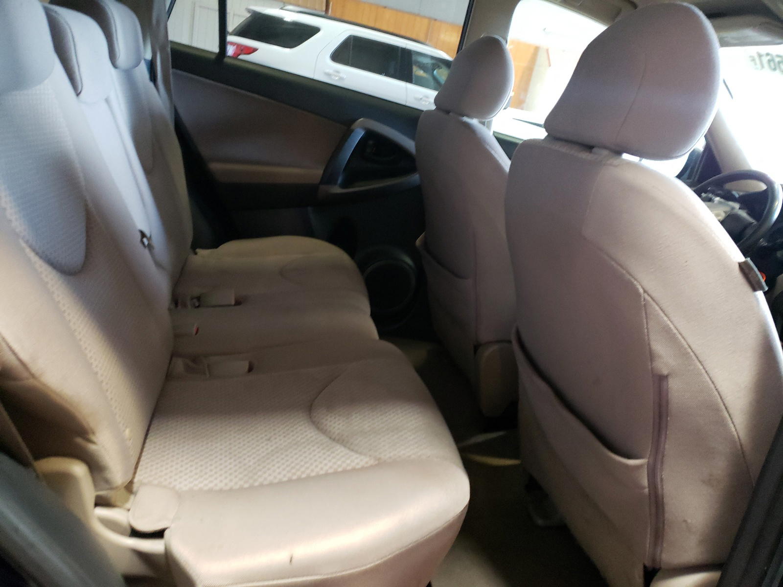 Photo 6 from auction – 2007 TOYOTA RAV4 with VIN JTMBD33V475112206